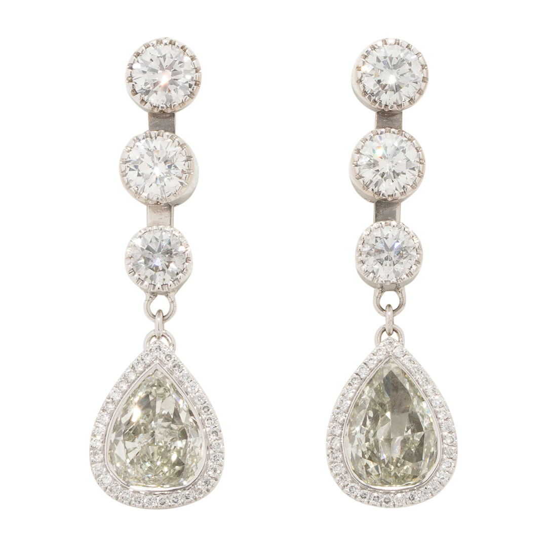Ohrringe mit 2 Diamanttropfen zus. ca. 2,8 ct