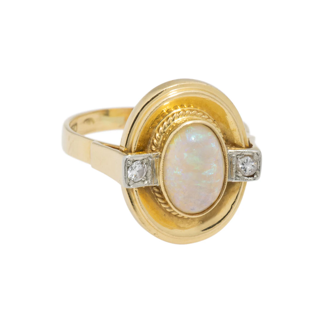 Ring mit Opal und Brillanten