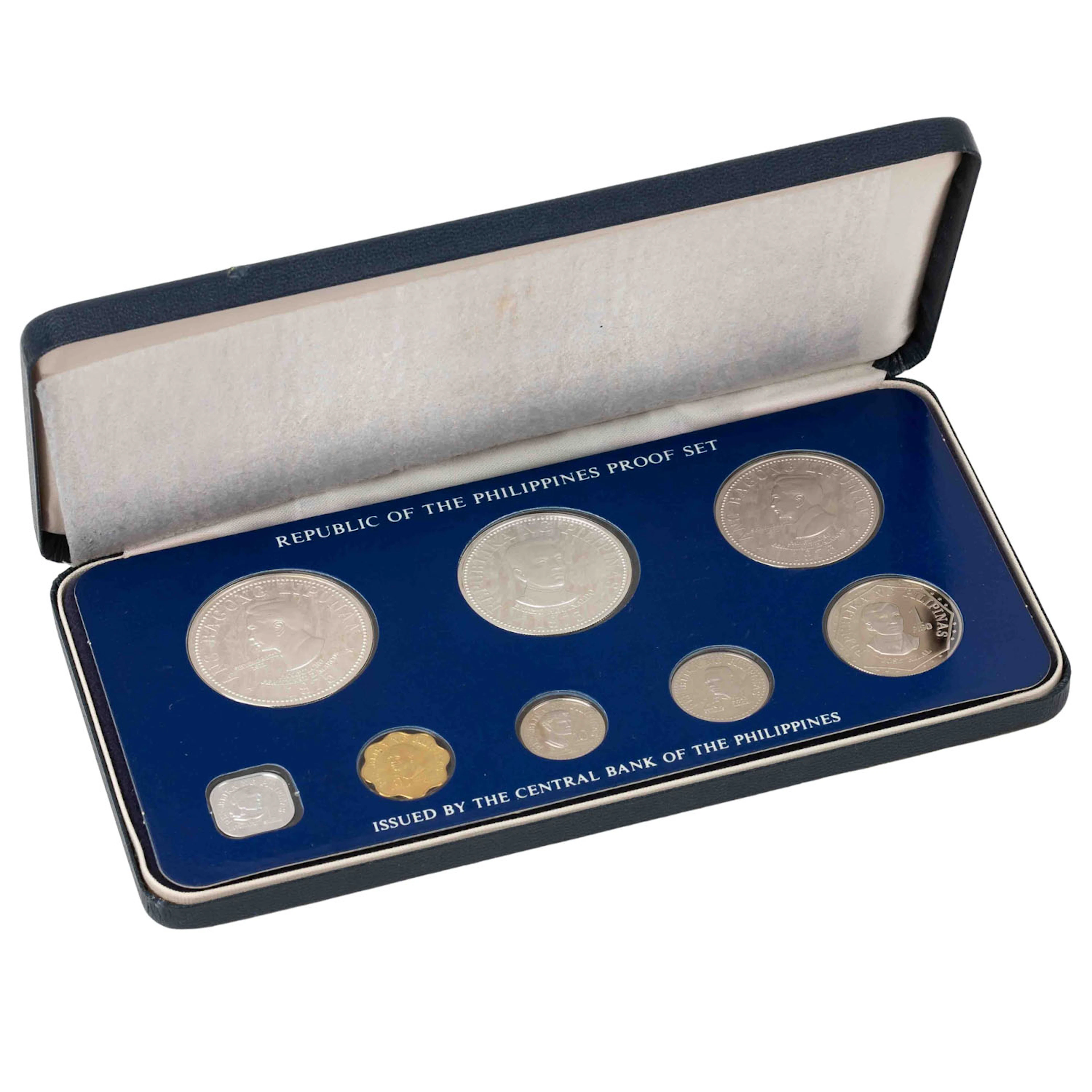 Philippinen KMS 1975 mit 25 und 50 Pesos in Silber