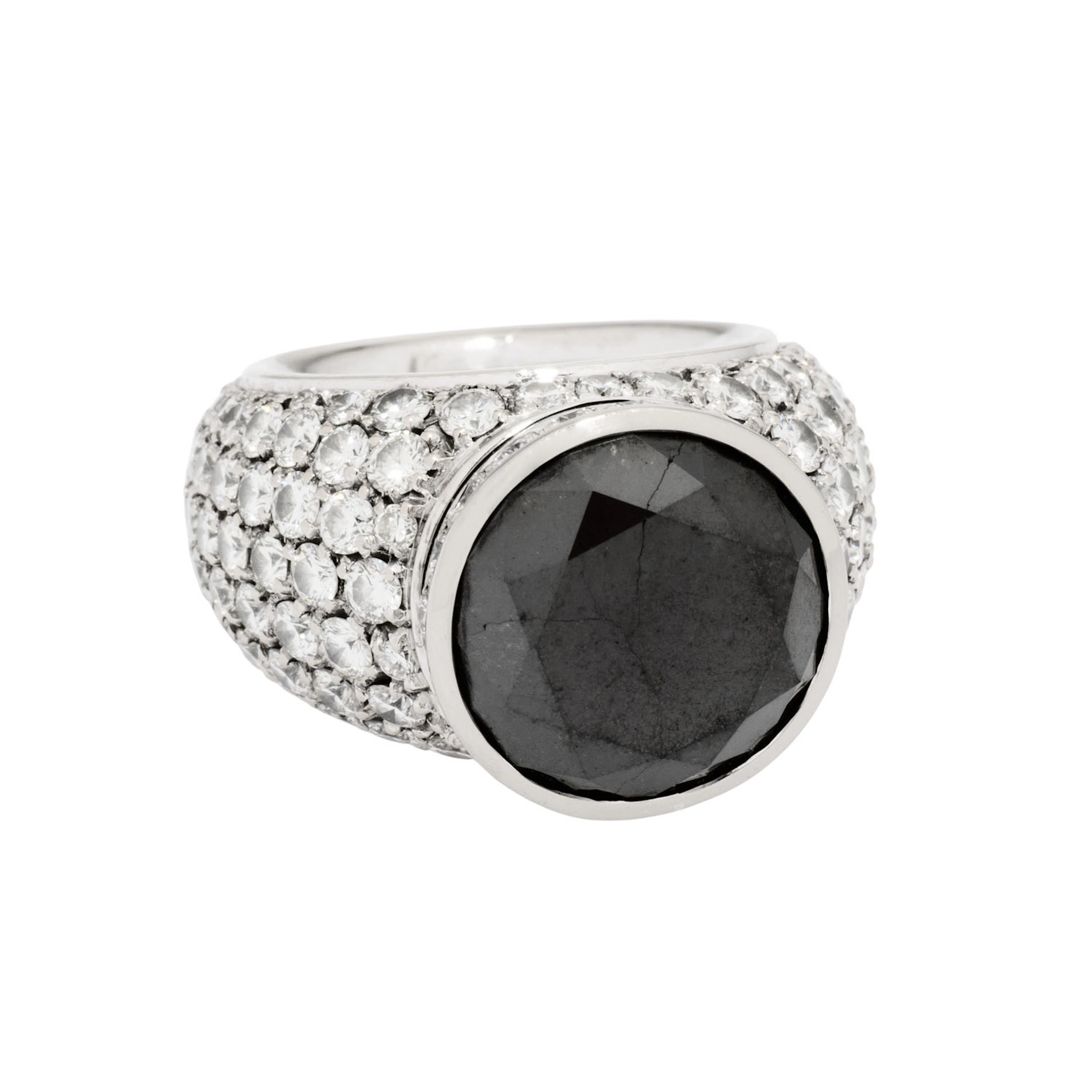 Ring mit großem Natural Fancy Black Diamant
