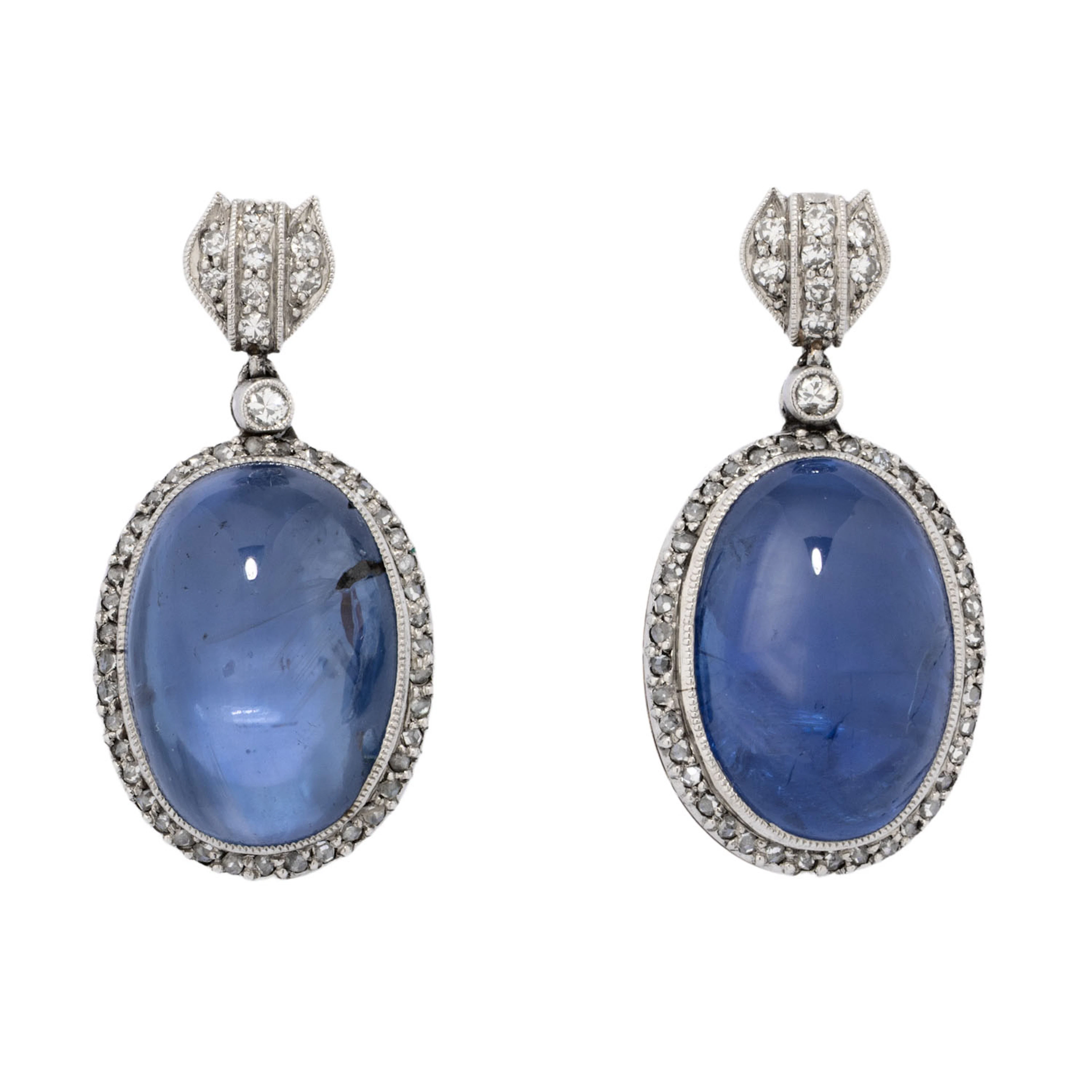 Paar Art Déco Ohrhänger mit Saphircabochons