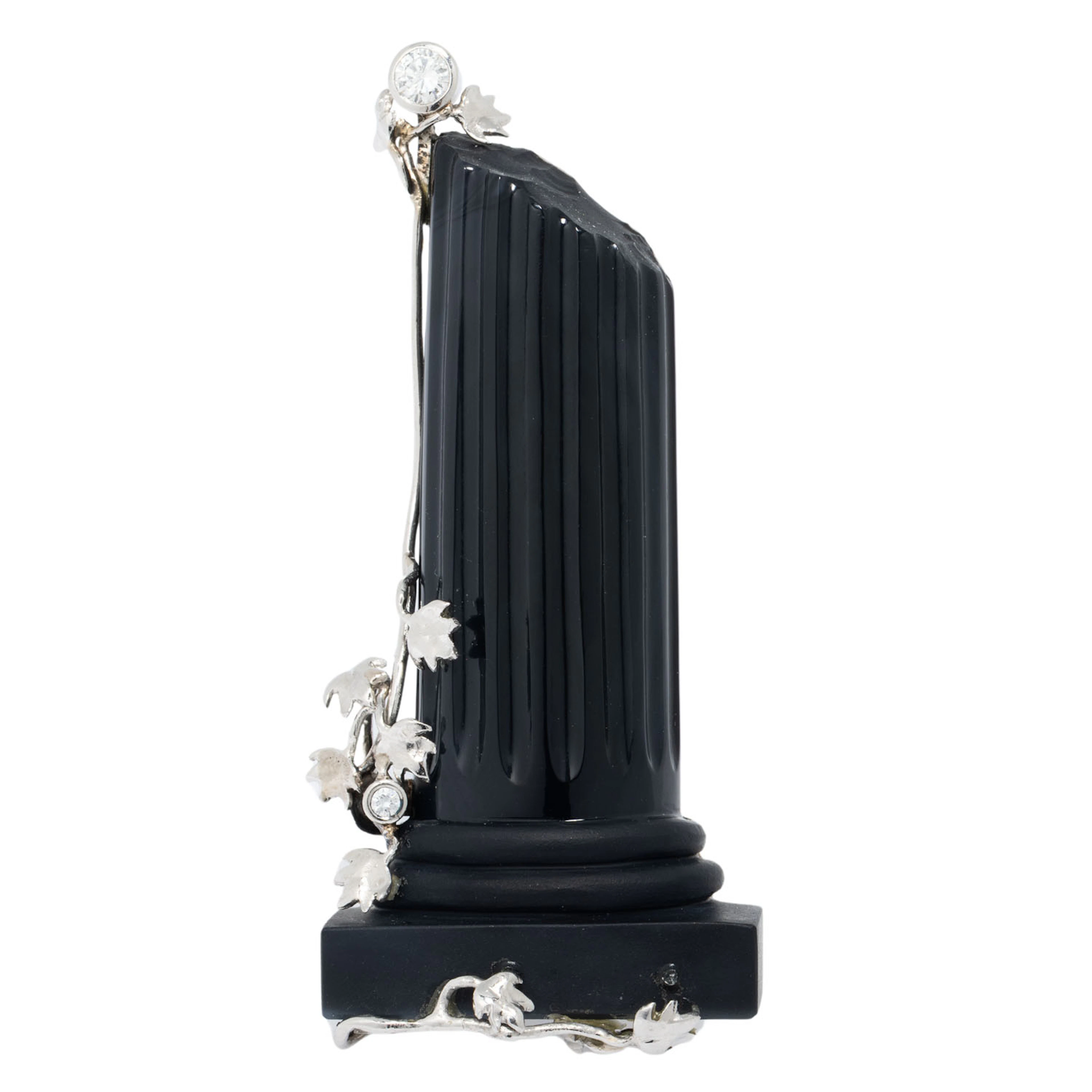 Schmuckobjekt: Säule aus Onyx graviert