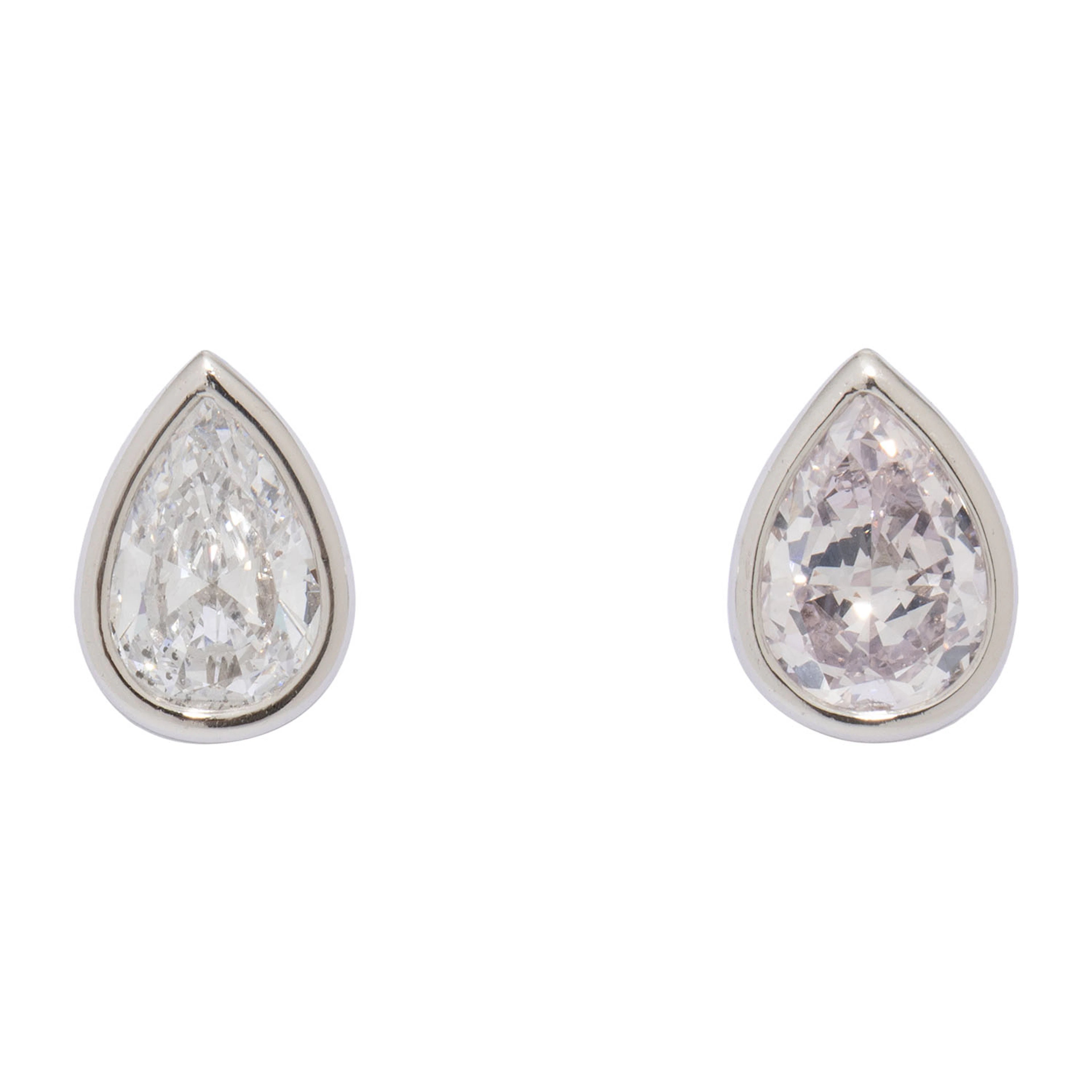 Paar Ohrstecker mit Light Pink Diamant