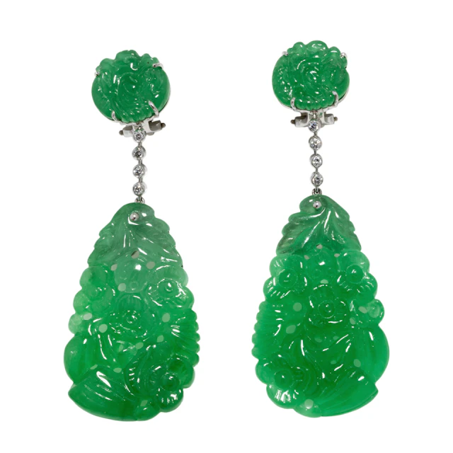 Ohrhänger mit Jadeitgravuren und Brillanten
