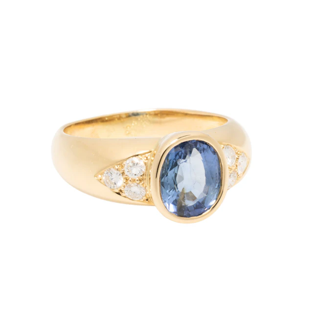 Ring mit Saphir und 6 Brillanten zus. ca. 0,26 ct