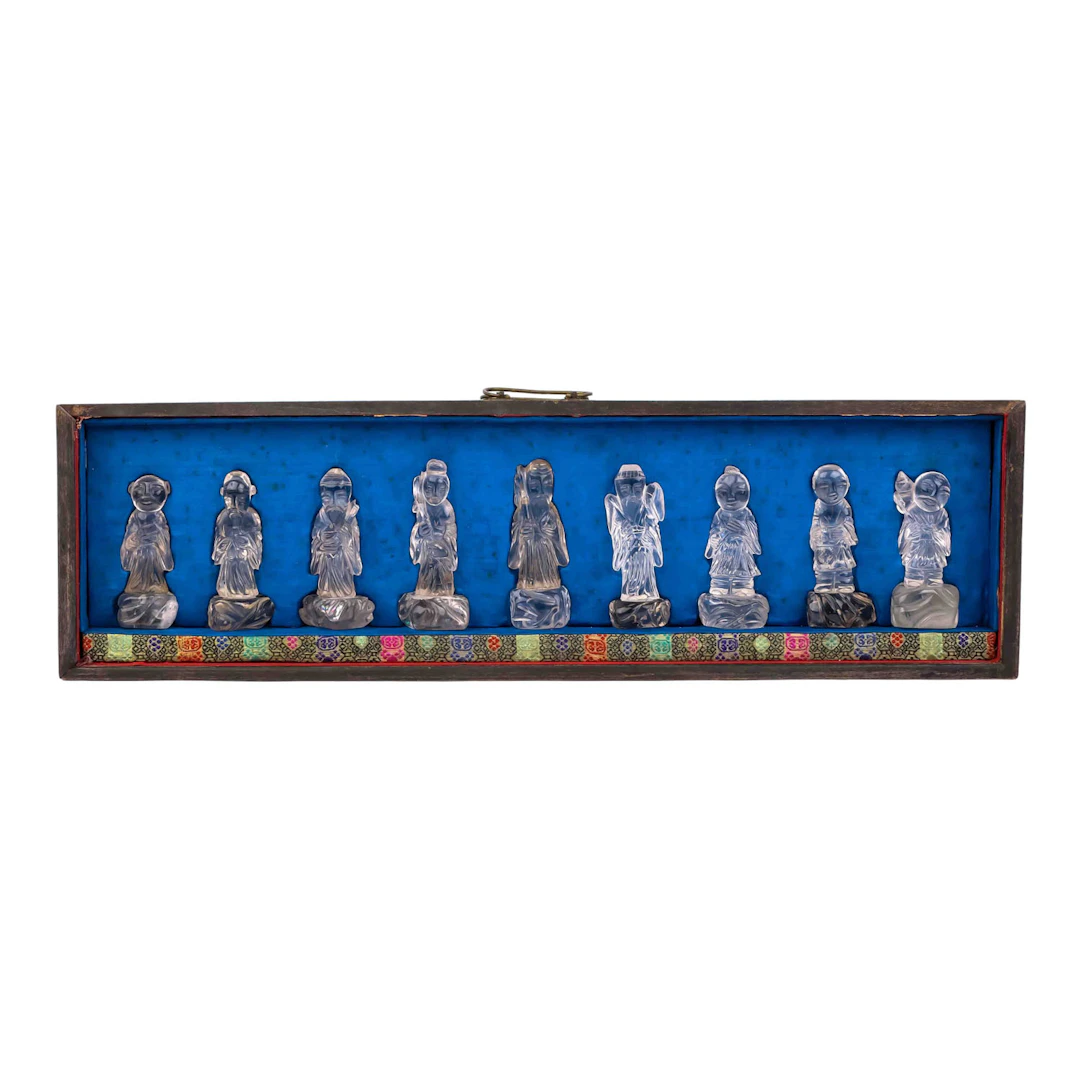 Satz von 9 daoistischen Figuren aus Bergkristall. CHINA, um 1900.