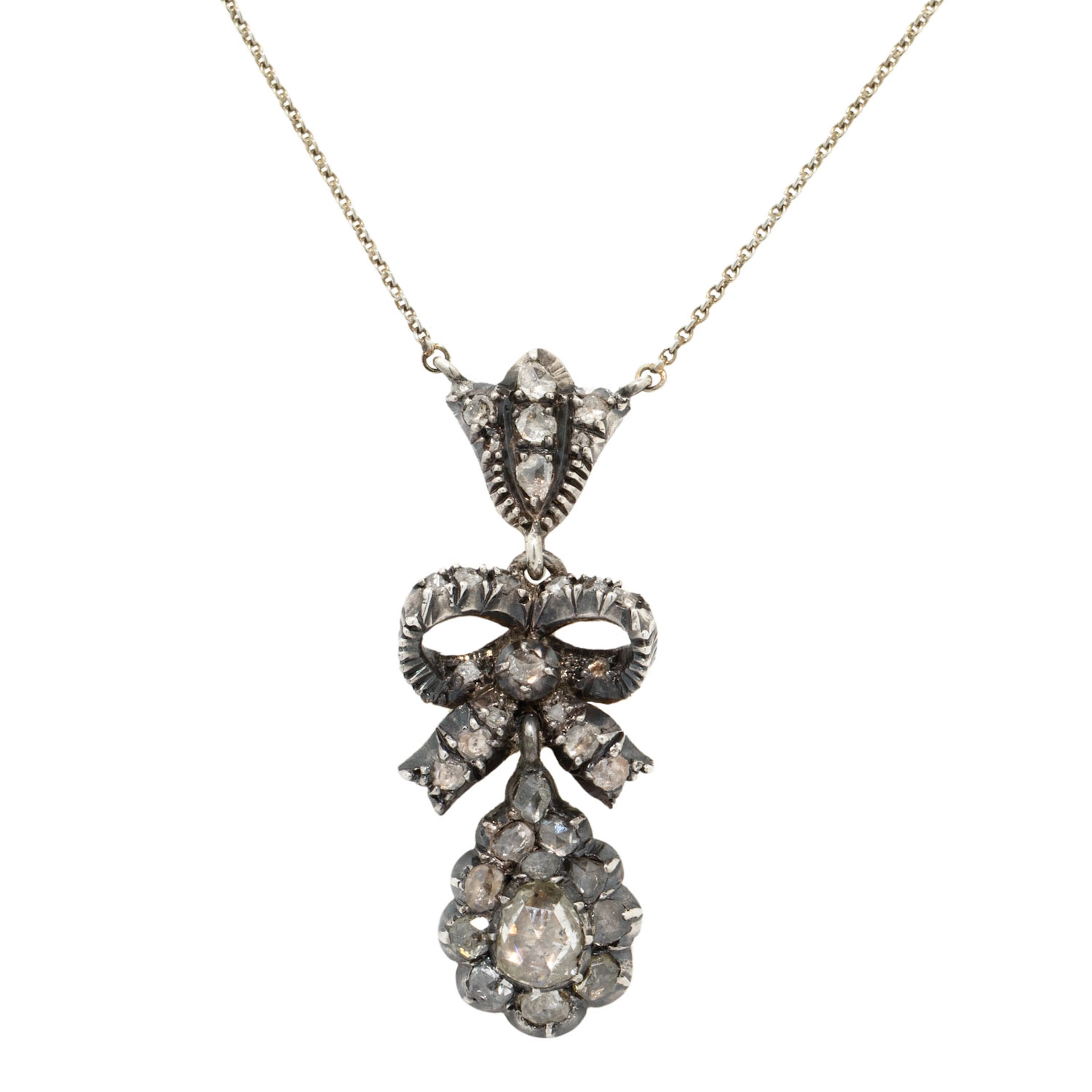 Collier mit Barock Anhänger besetzt mit Diamanten