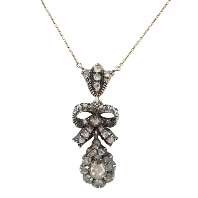 Collier mit Barock Anhänger besetzt mit Diamanten