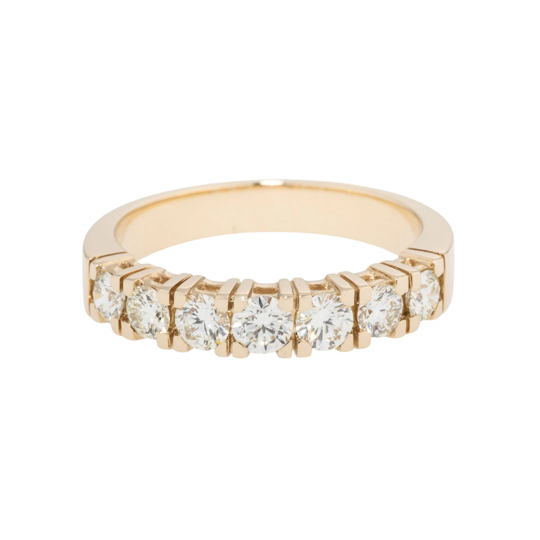 Ring mit 7 Brillanten von zus. ca. 0,85 ct