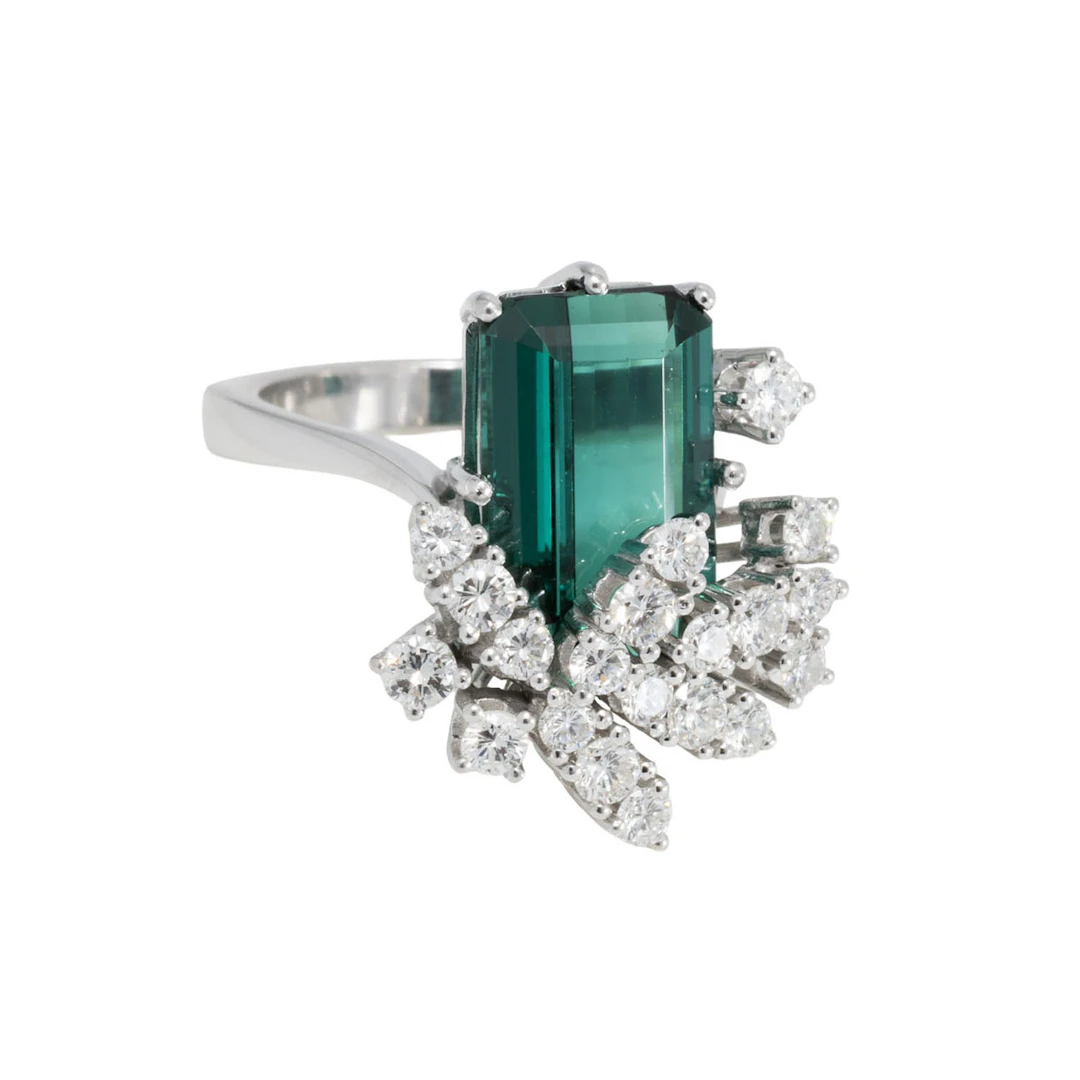 Ring mit feinem blaugrünem Turmalin und Brillanten