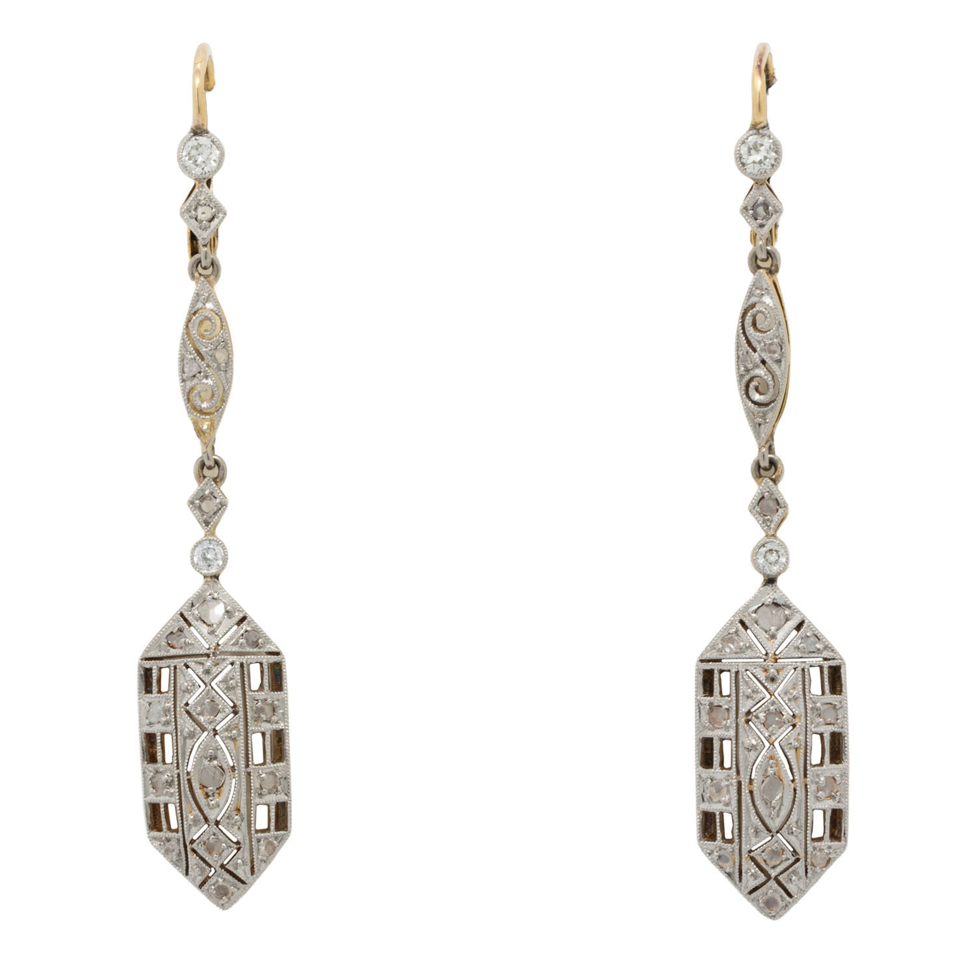 Paar Ohrhänger im Art Déco Stil mit 4 Diamanten