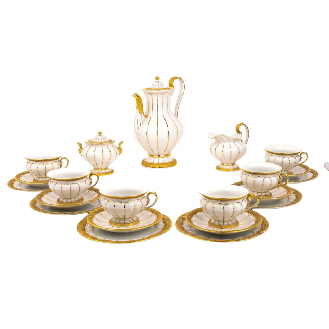 MEISSEN, Kaffeeservice „X-Form“ für 6 Personen mit opulentem Golddekor, 20. Jh.