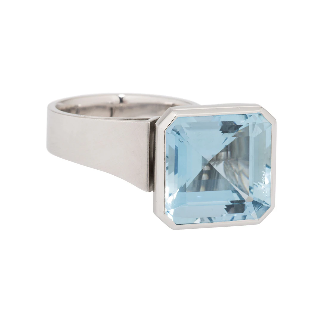 Design Ring mit feinem Aquamarin von ca. 17,5 ct