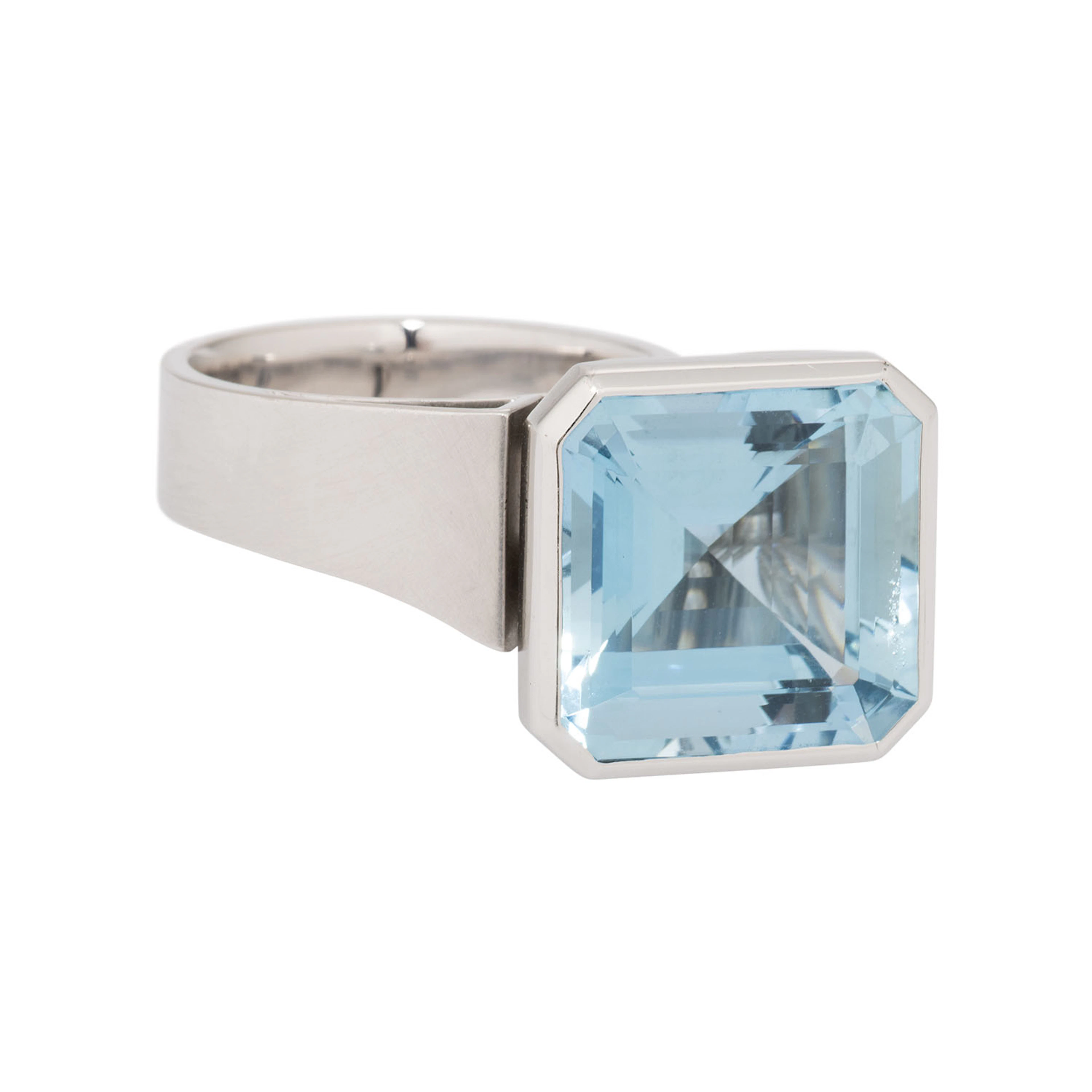 Design Ring mit feinem Aquamarin von ca. 17,5 ct