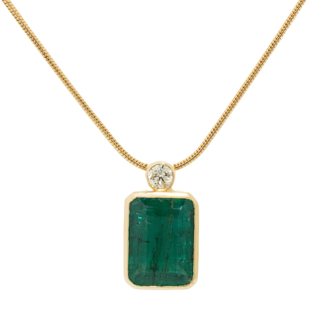 Anhänger mit Smaragd gekrönt von Brillant ca. 0,06 ct