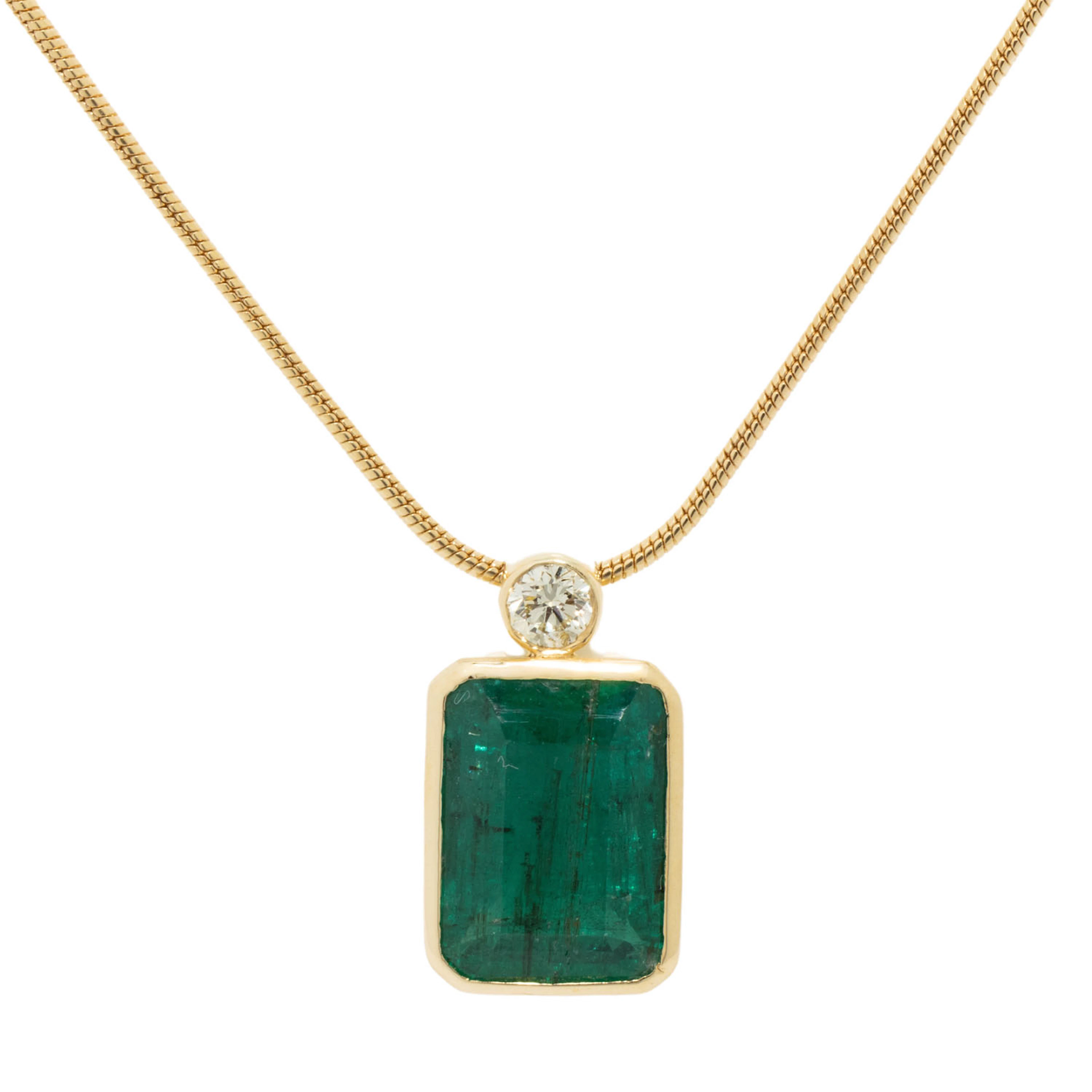 Anhänger mit Smaragd gekrönt von Brillant ca. 0,06 ct