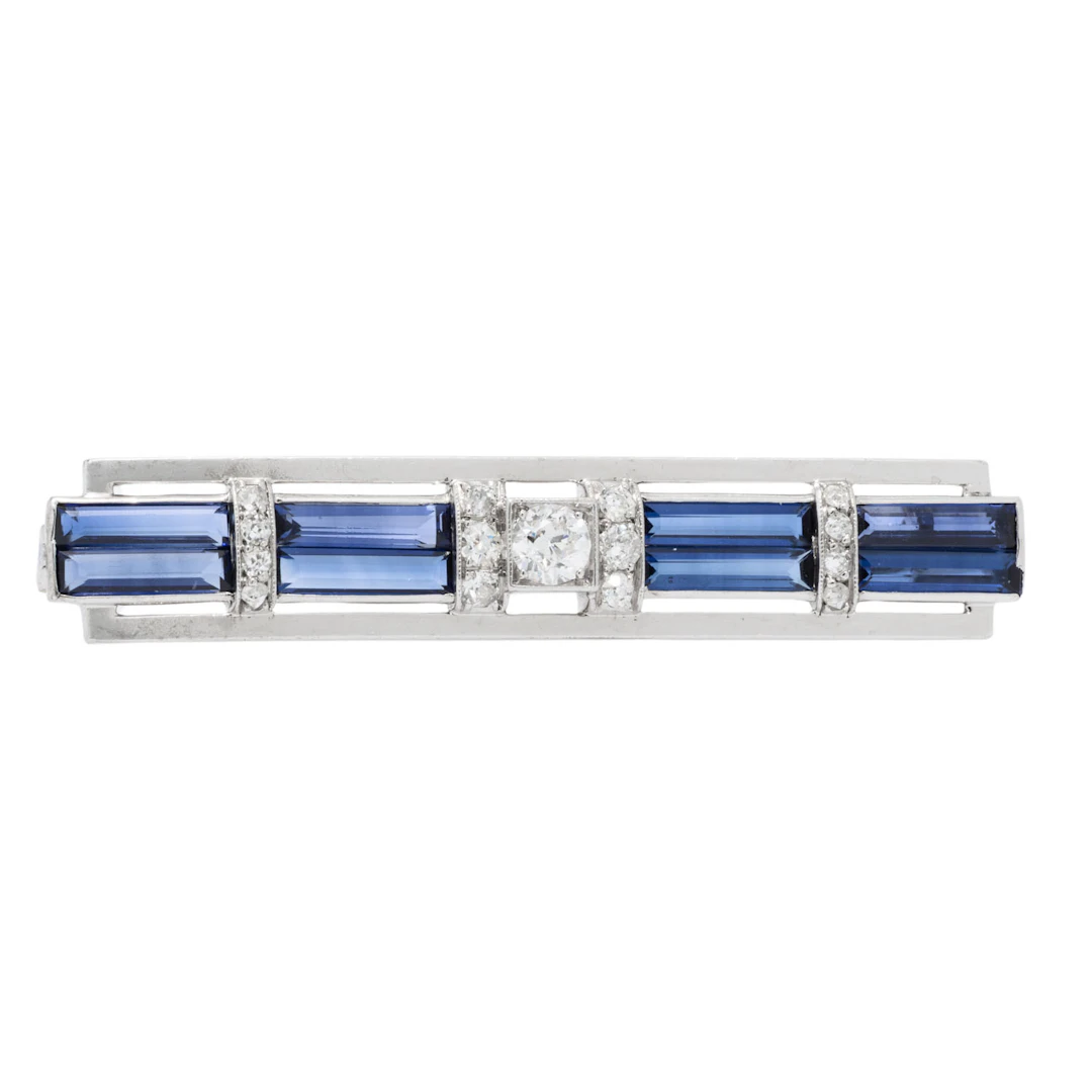 Brosche mit Diamanten und synthetischen Saphiren