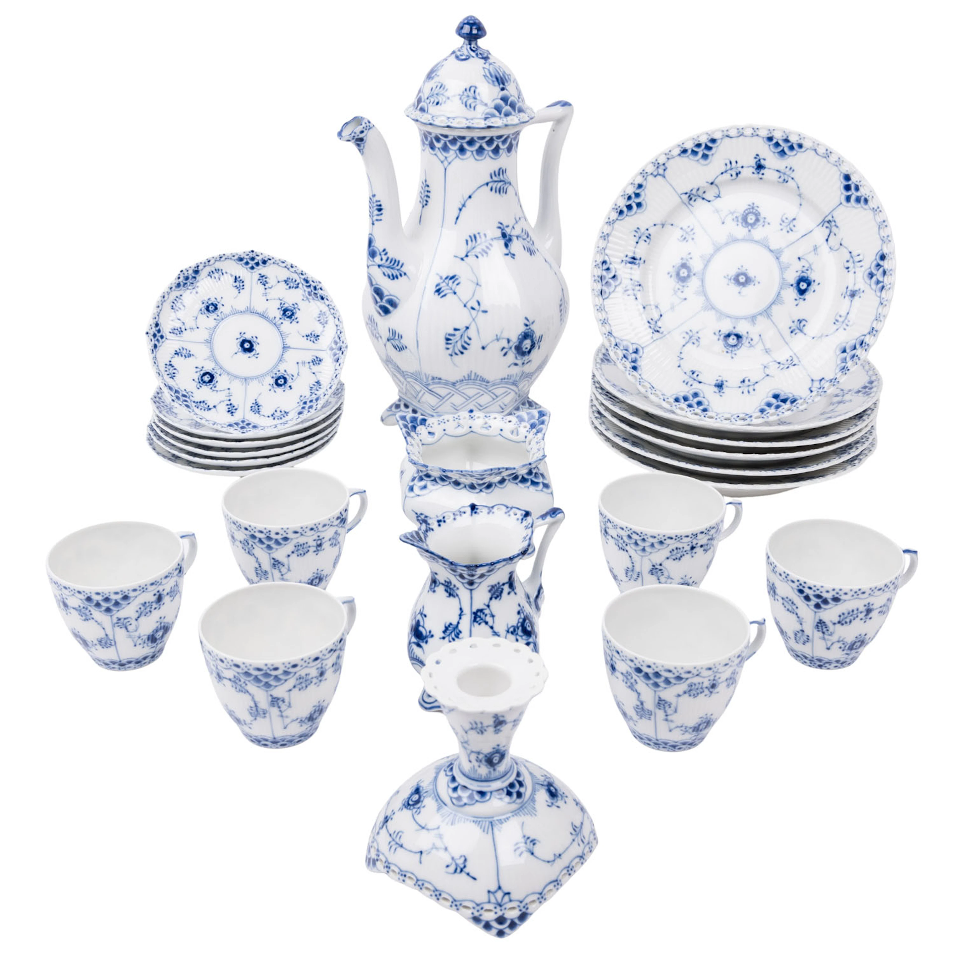 ROYAL COPENHAGEN, umfangreiches Kaffeeservice "Musselmalt Vollspitze"