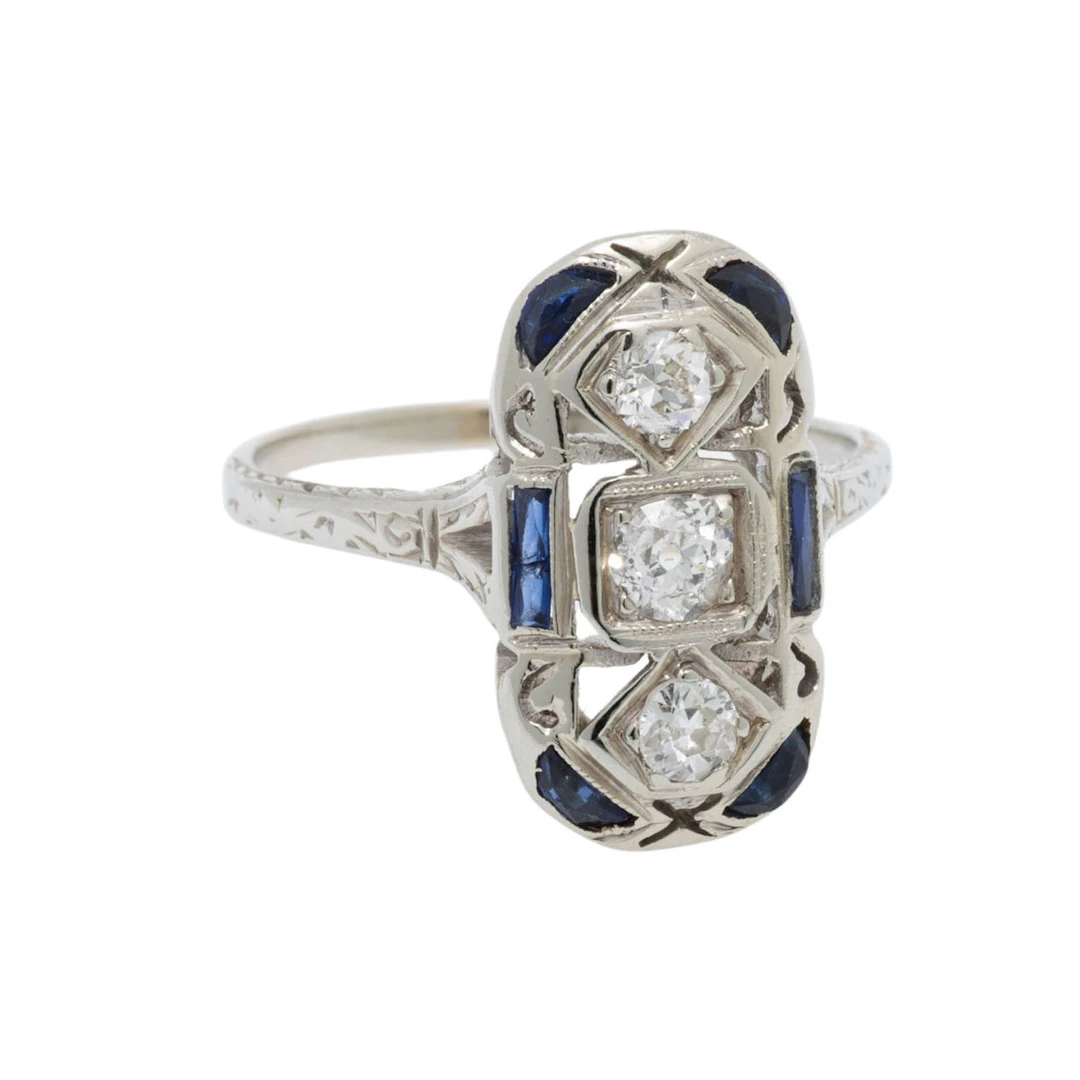 Ring mit synthetischen Saphiren und Altschliffdiamanten