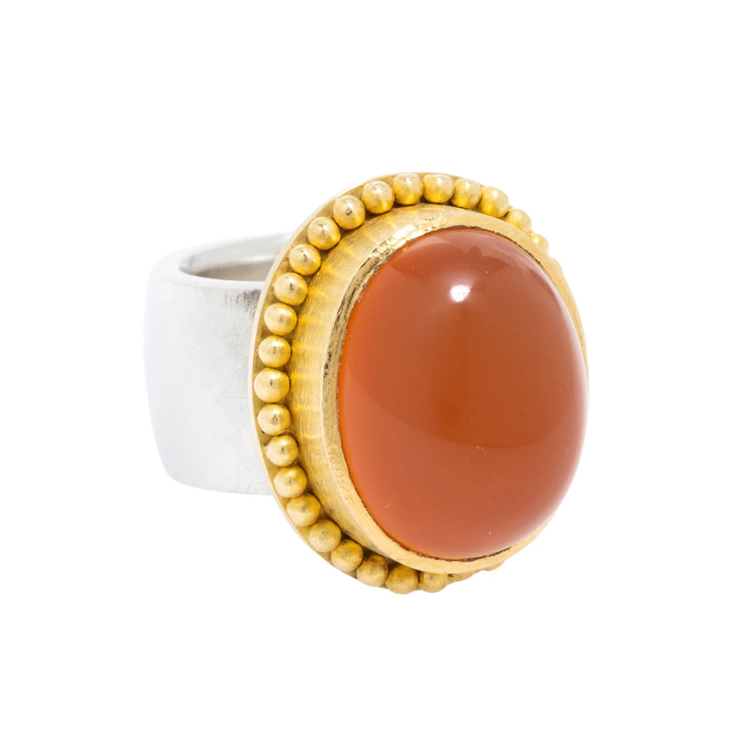 Ring mit Karneol und Diamant