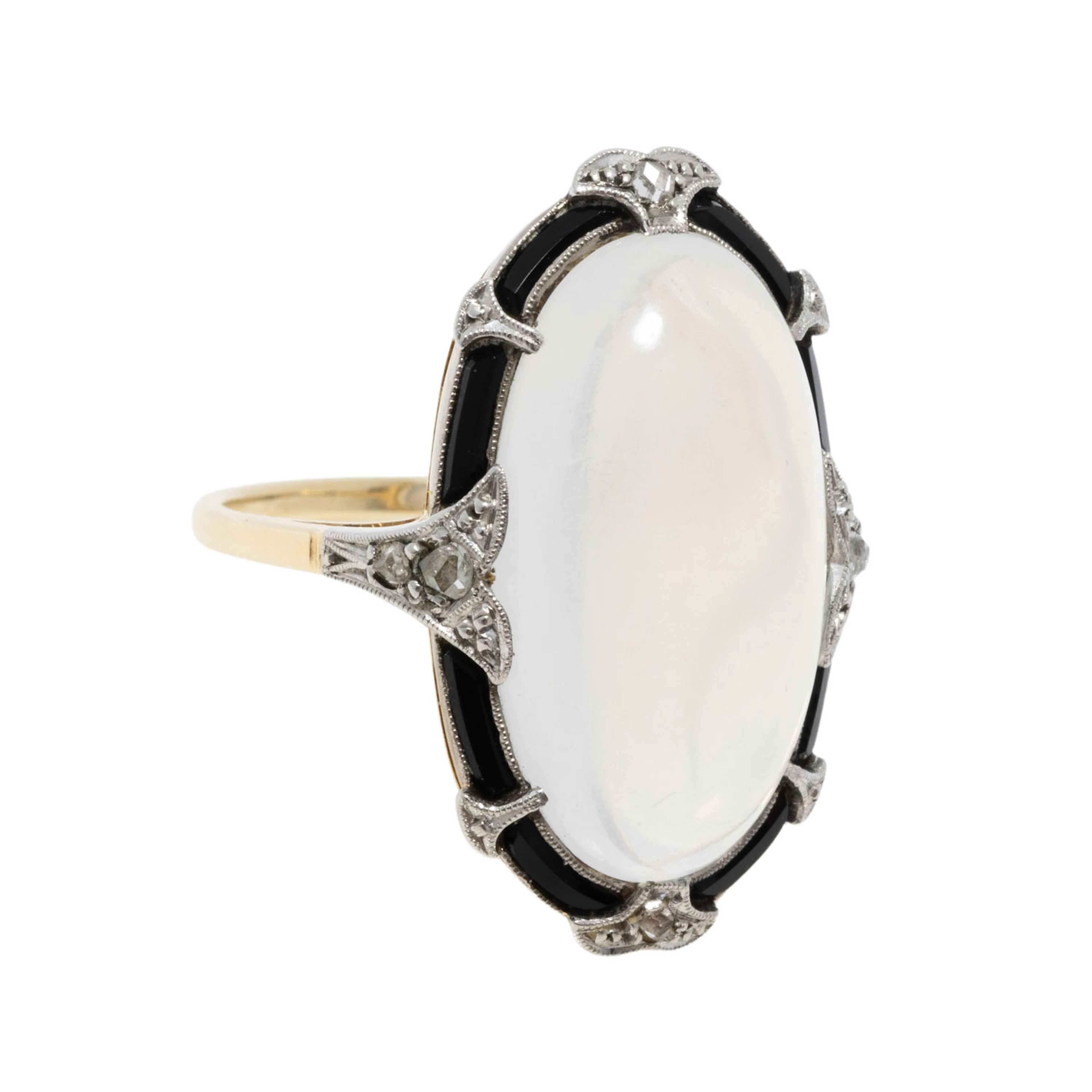 Art Déco Ring mit Mondstein umrahmt von Onyxeinlagen