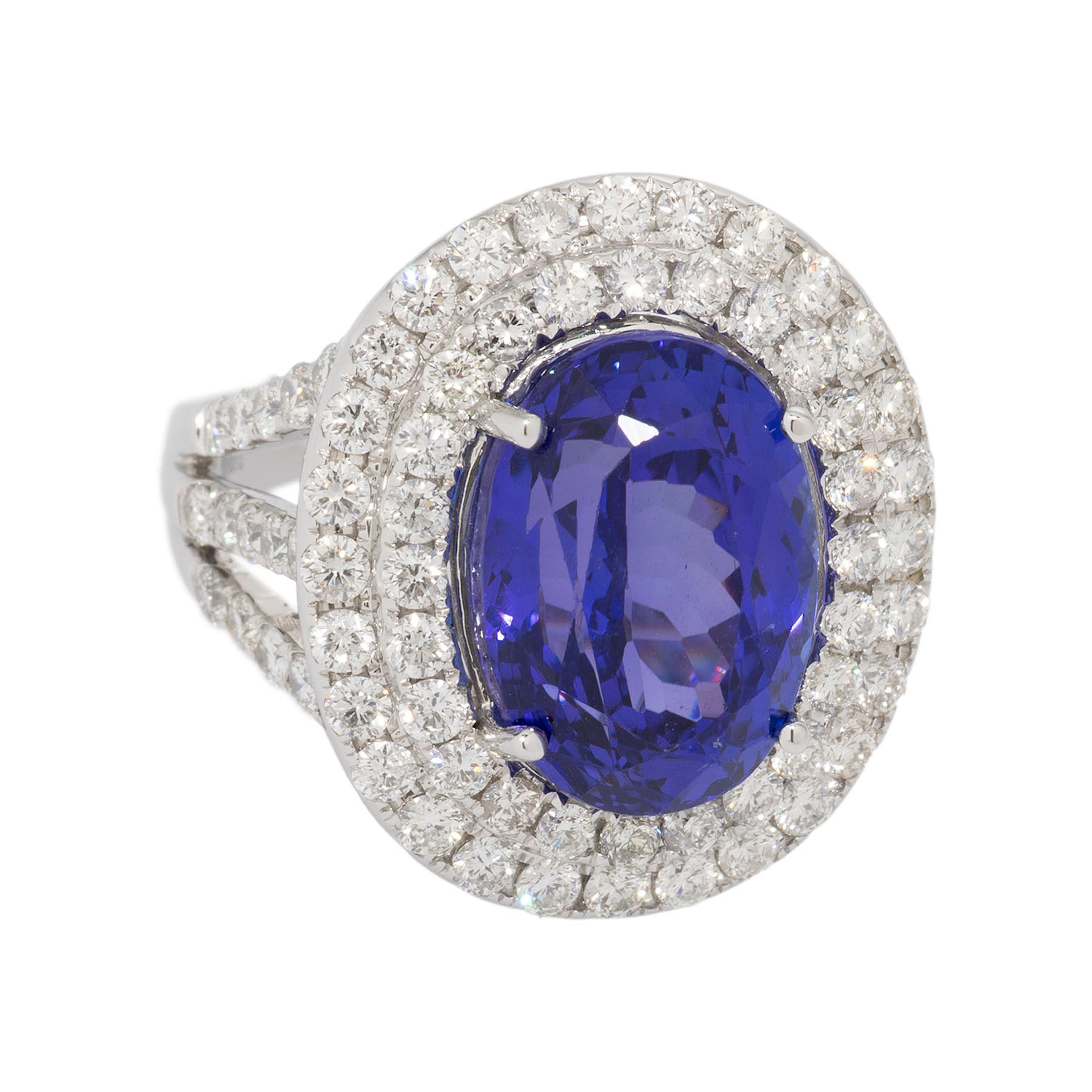 Ring mit feinem Tansanit entouriert von Brillanten