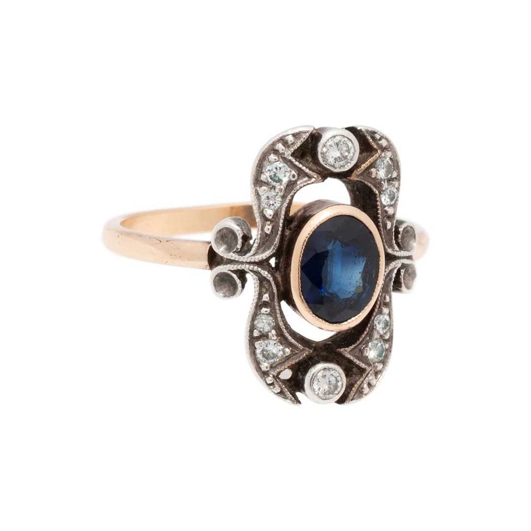 Ring mit Saphir und Diamanten