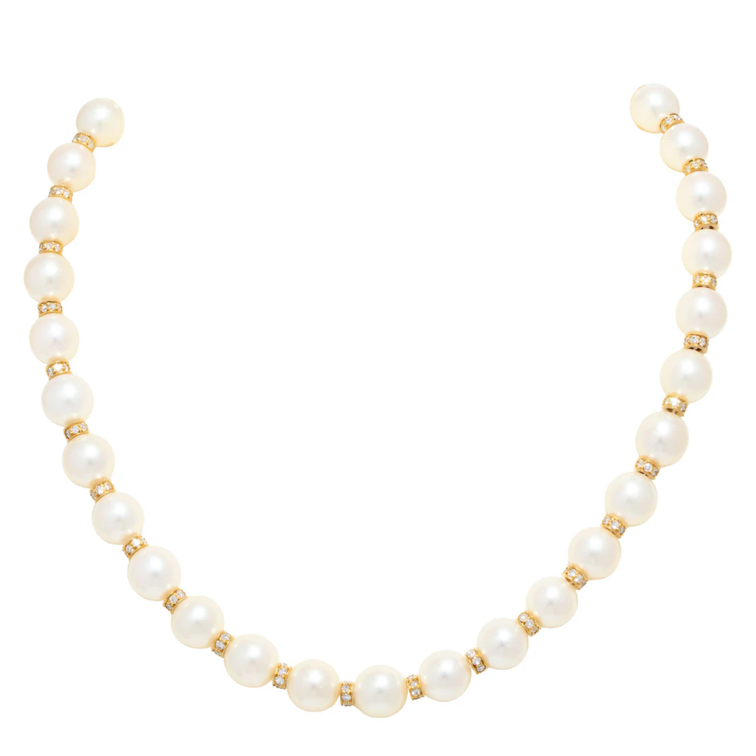 Collier mit Akoyaperlen und zahlreichen Diamanten