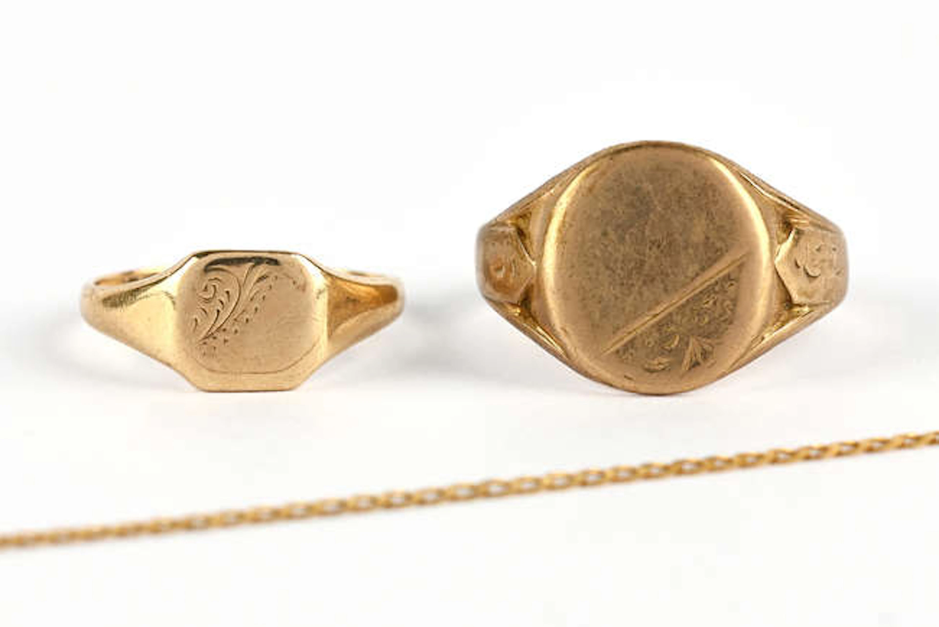Two signet rings and a curb link chain, comprising of an oval signet