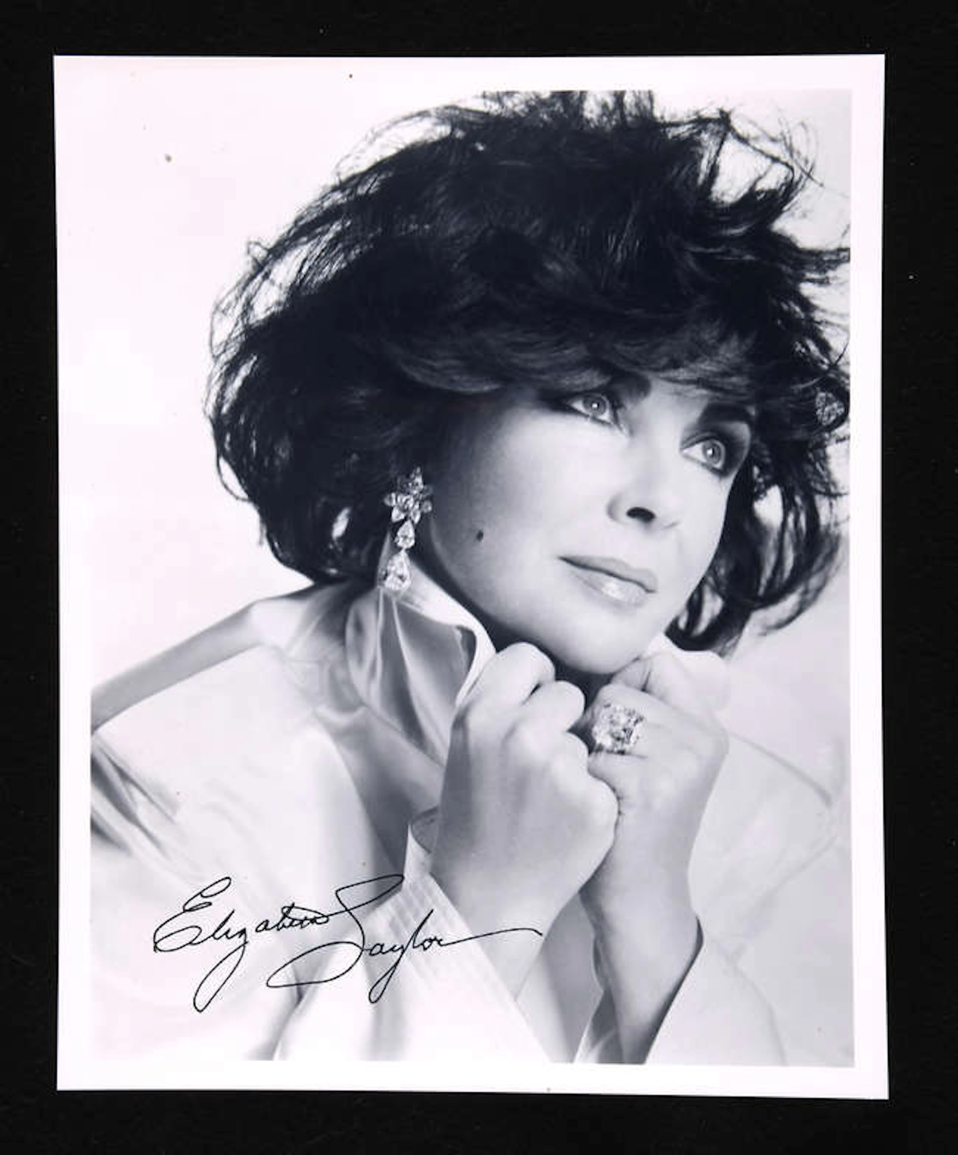 AMENDED DESCRIPTION: Elizabeth Taylor (1932-2011) Black and white