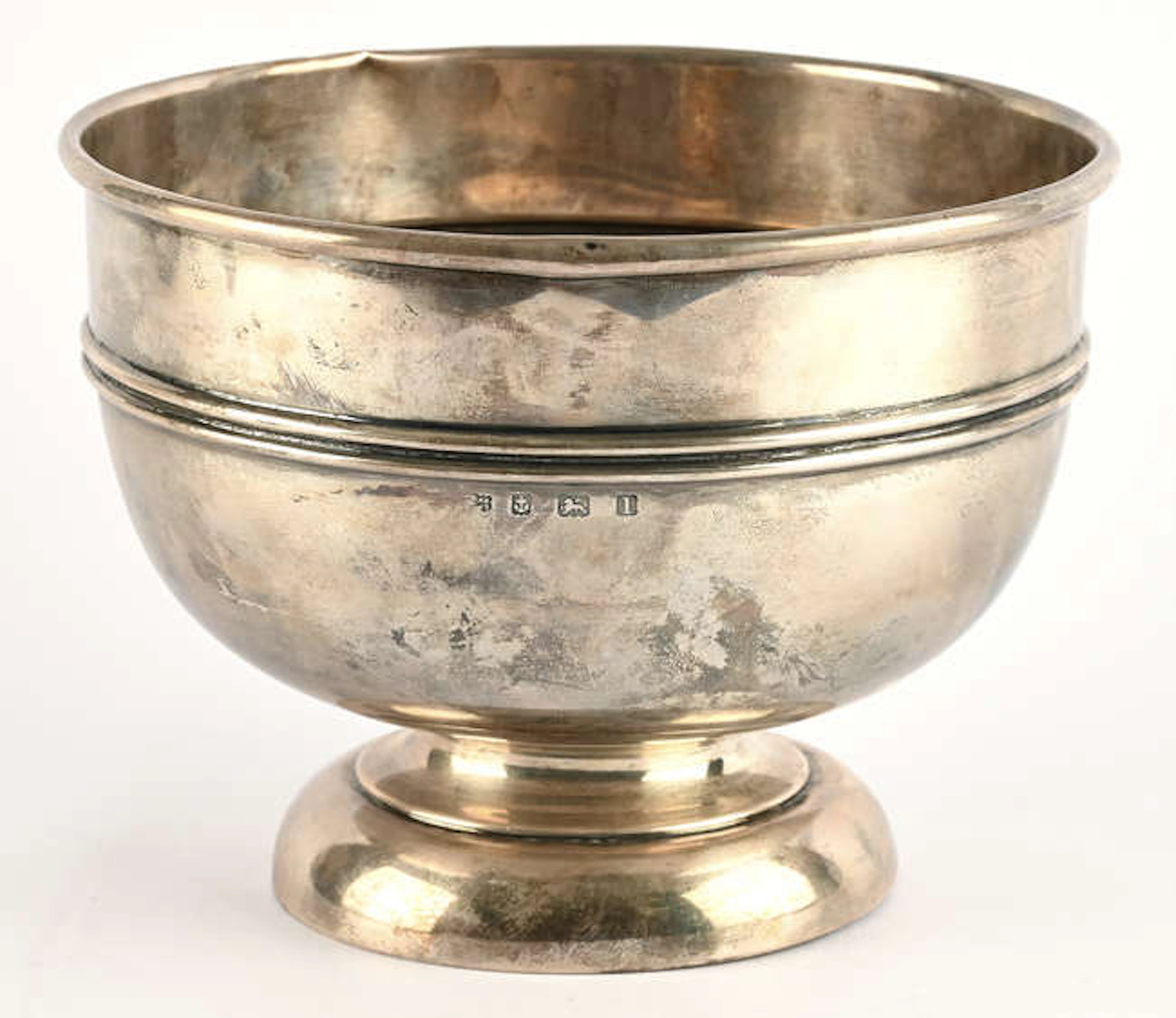 George V rose bowl with reeded waist on pedestal foot, 20.5cm dia.