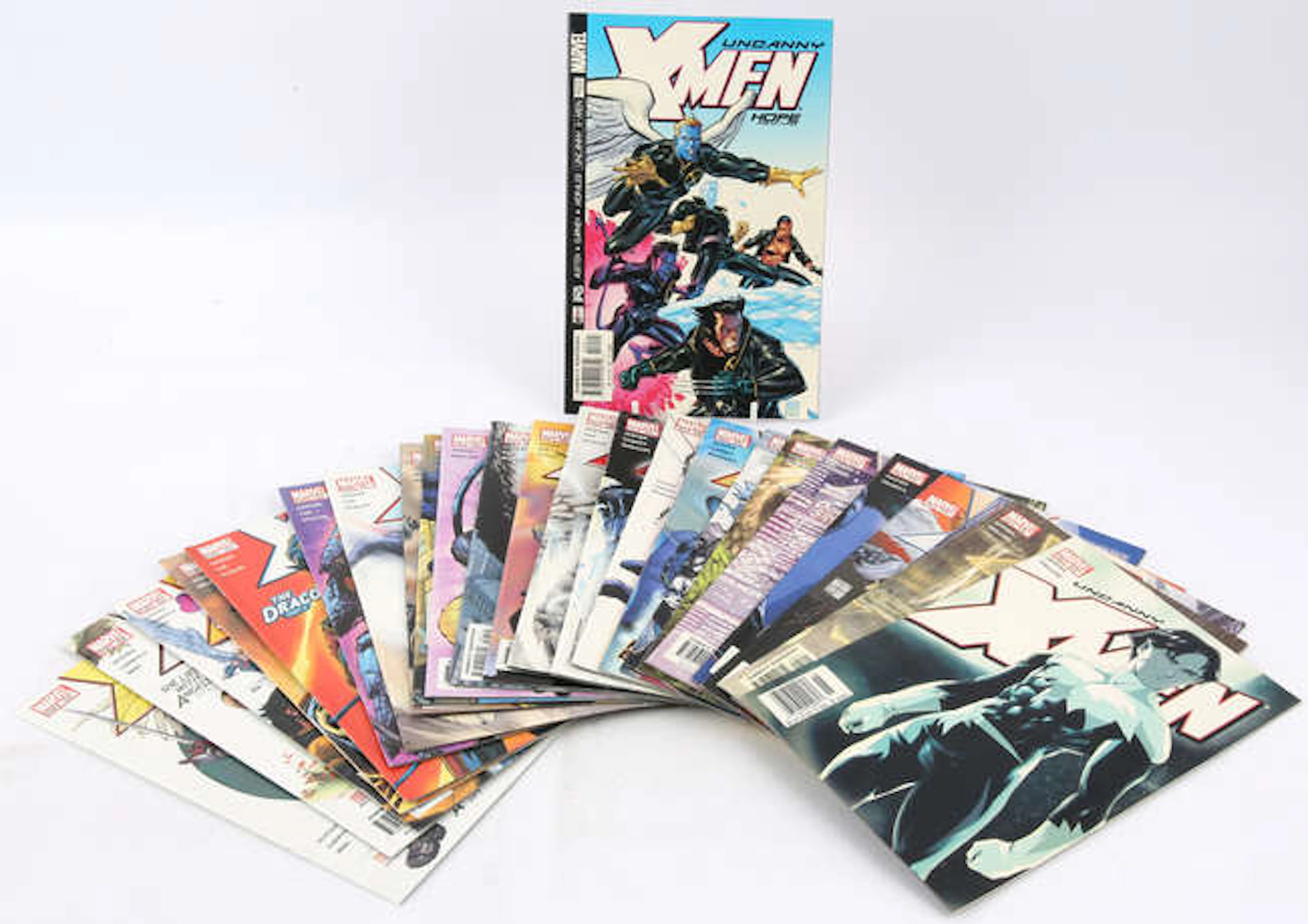 This lot features: ew X-Men (2001) Nos