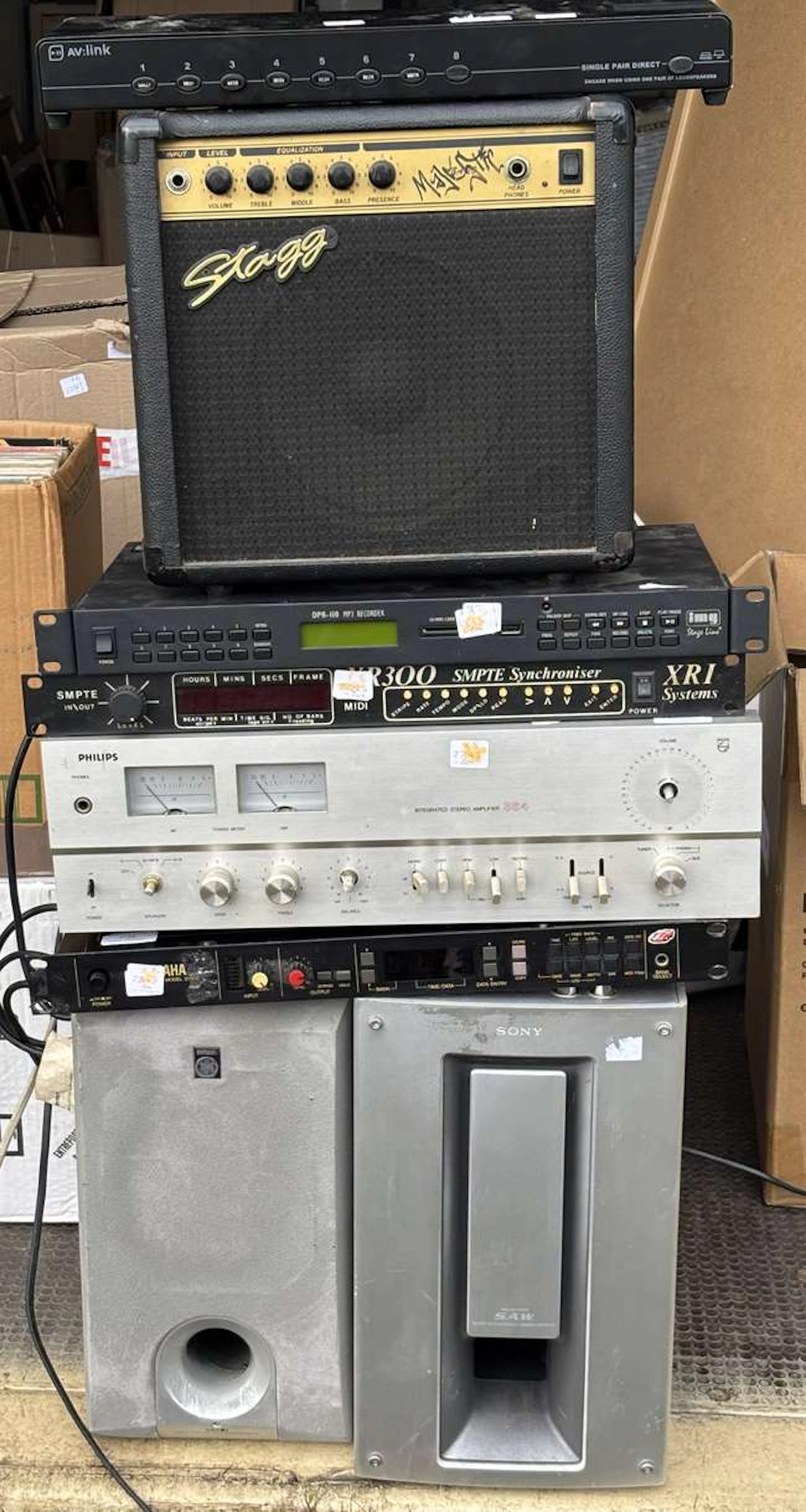 Collection of music production / Hi Fi items - AV Link Single Pair