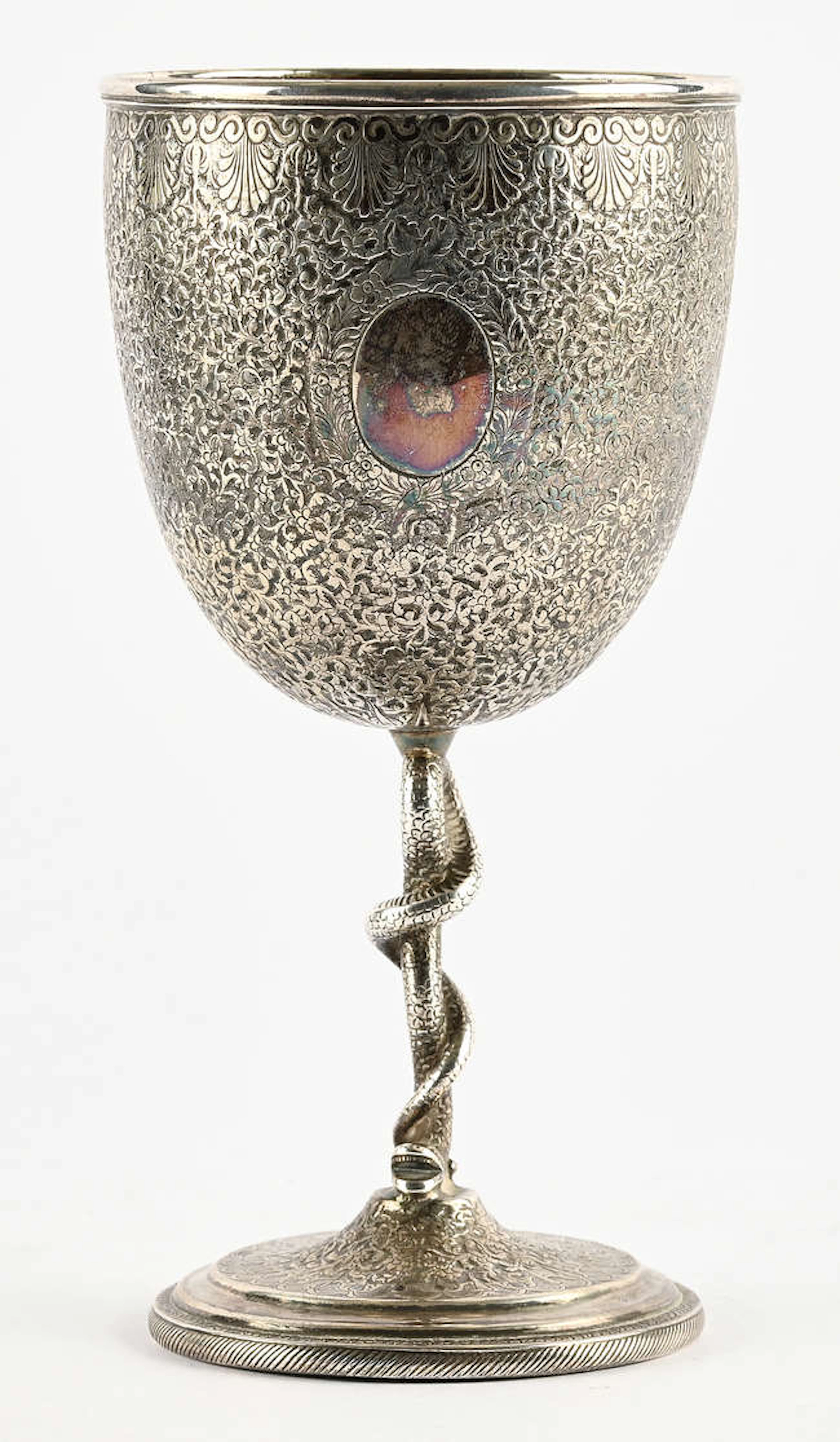 Silver goblet with foliate engraved decoration, on coiled snake and