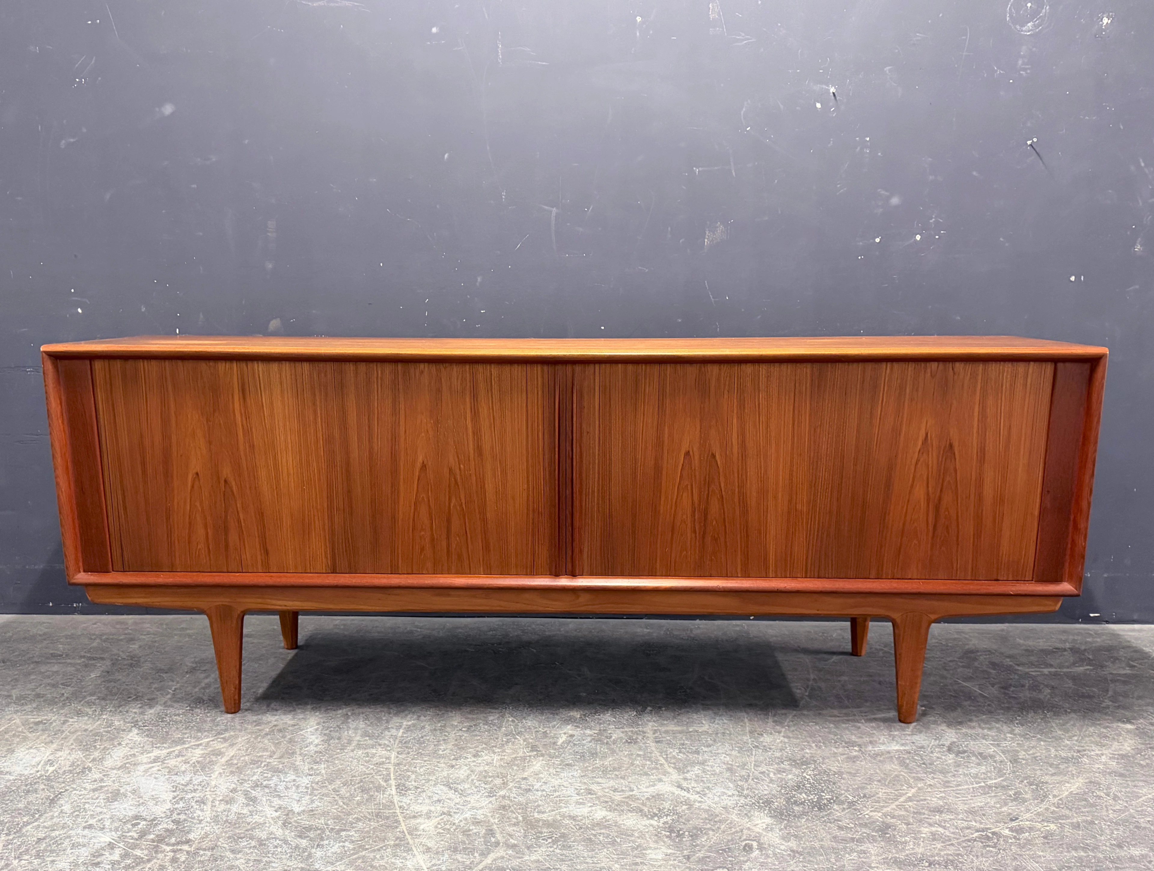 Bernhard Petersen & Søn Sideboard.