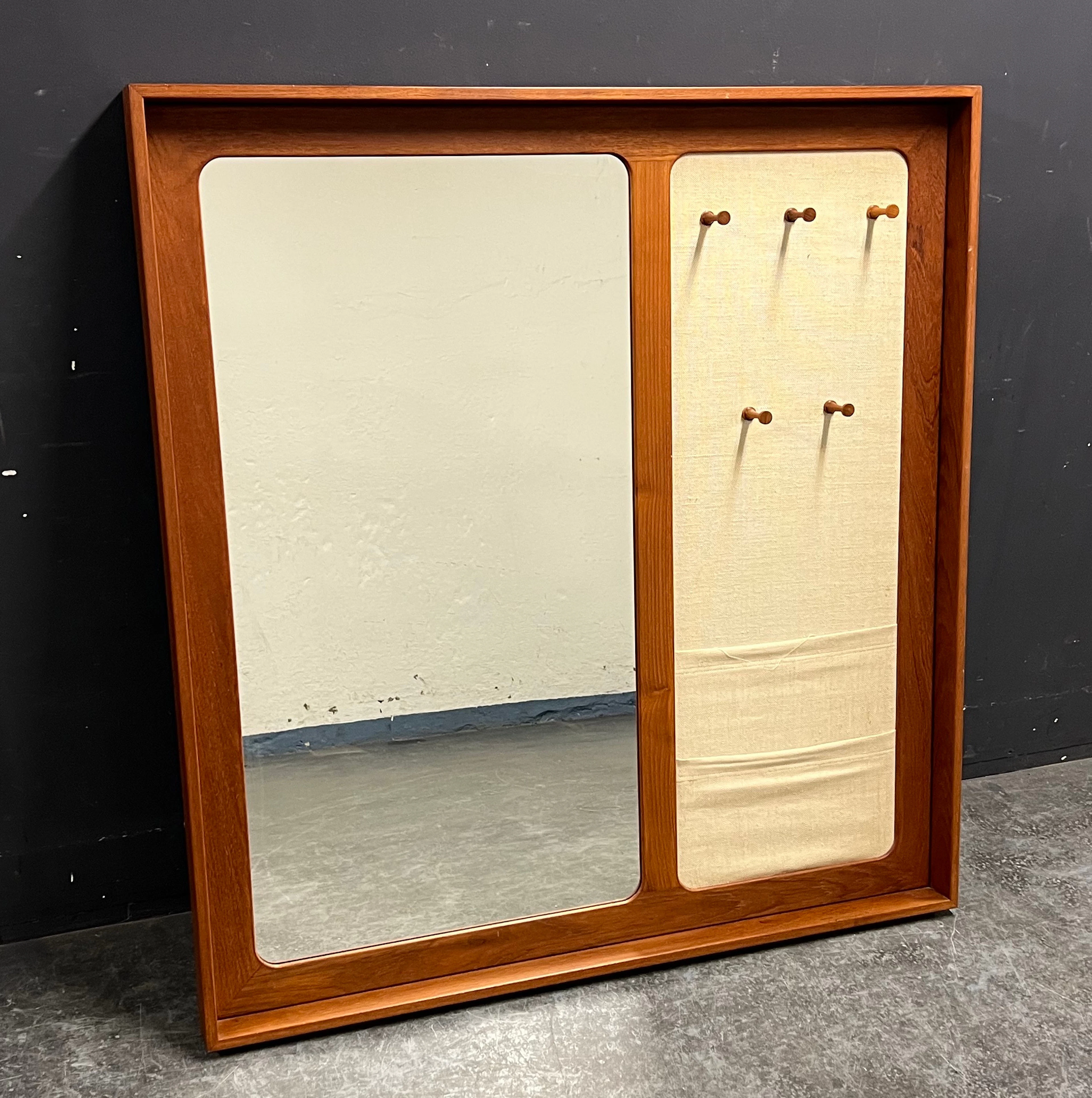 AKSEL KJÆRSGAARD. Garderobe.