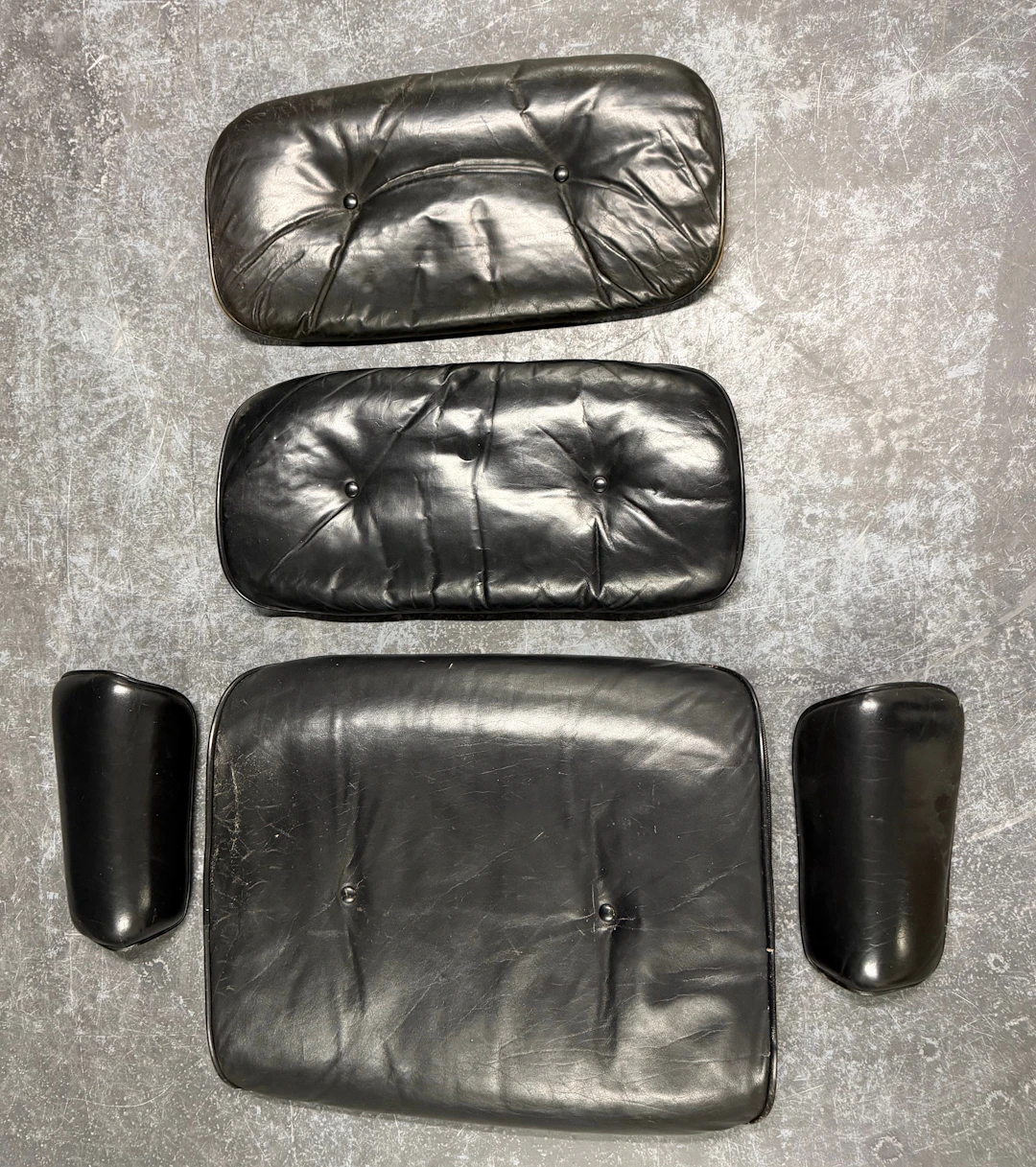 CHARLES & RAY EAMES. Lounge Chair Kissensatz Vitra/Herman Miller.