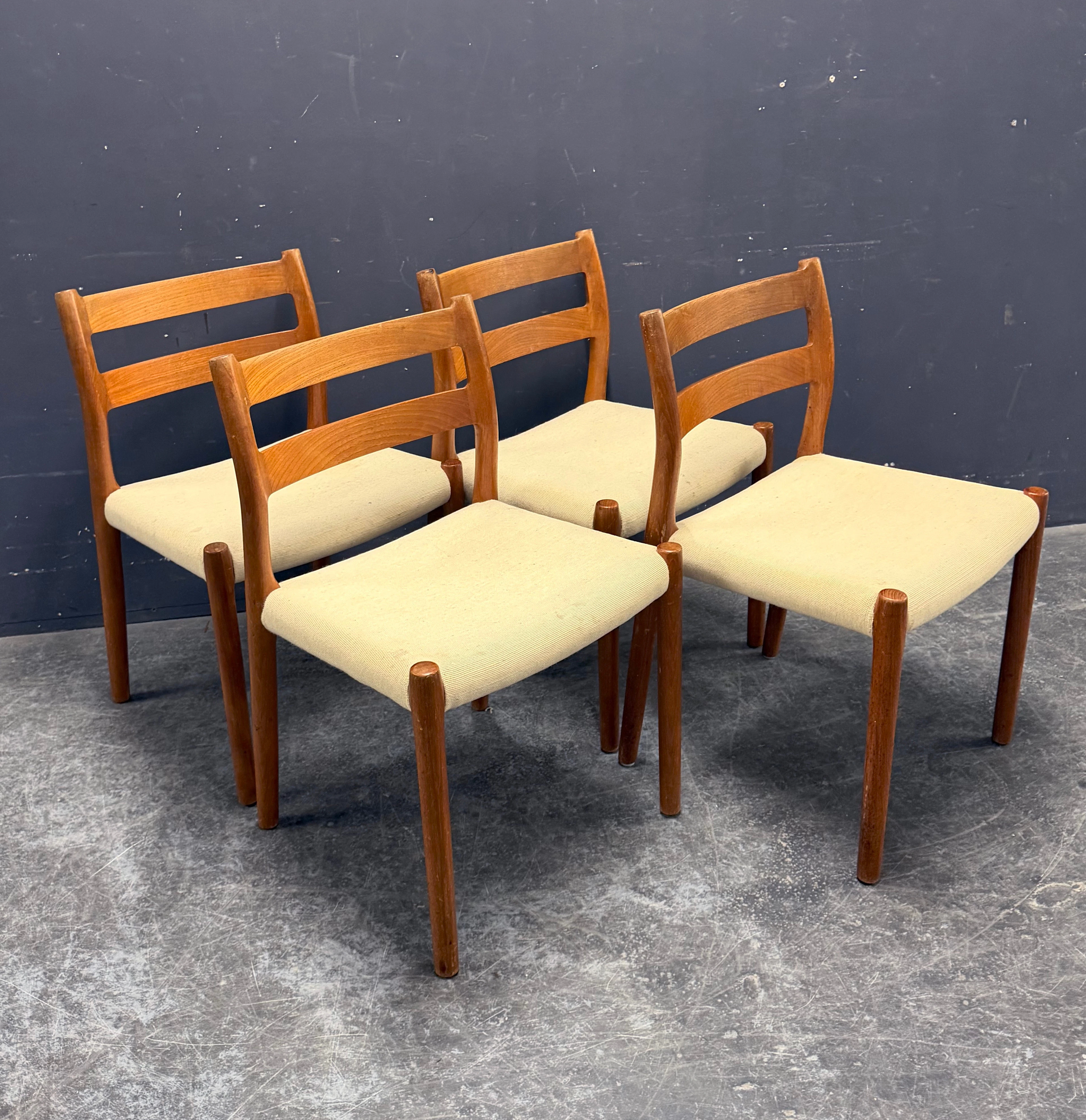 IELS O. MØLLER. 4 Stühle Teak.