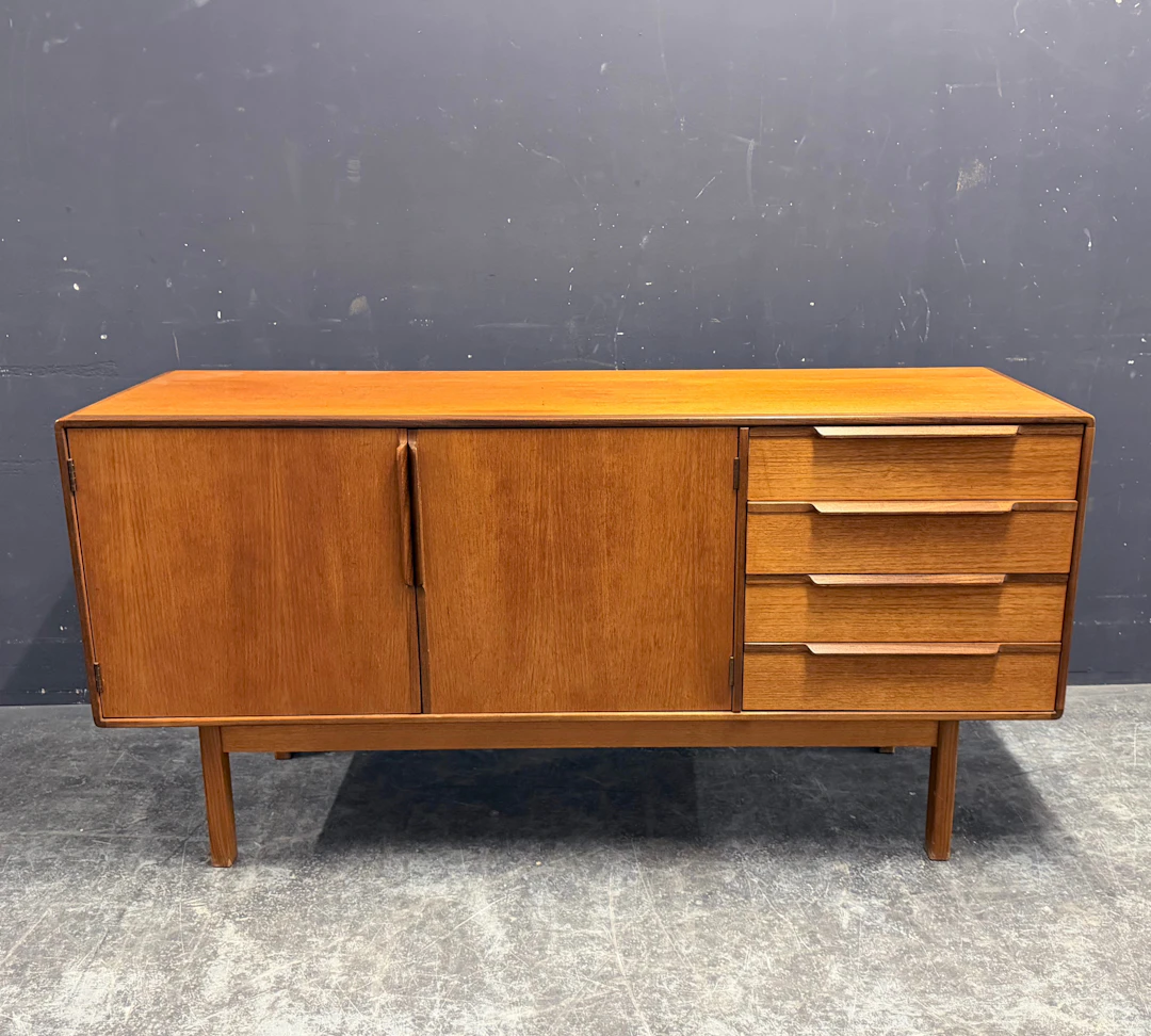 OLLI BORG & JUSSI PEIPPO. Sideboard für Asko.