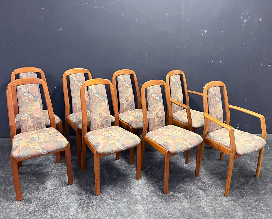 8 Stühle Dyrlund.