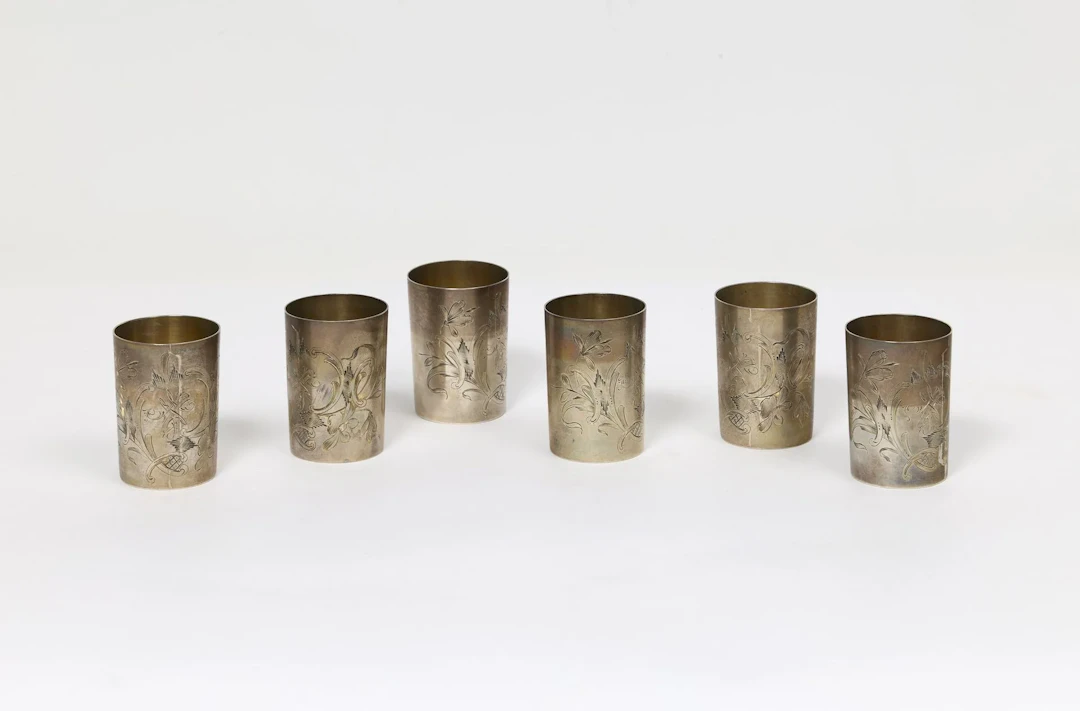 SIX GLASSES Engraved silver Hallmarks: 84 and a woman’s head turned