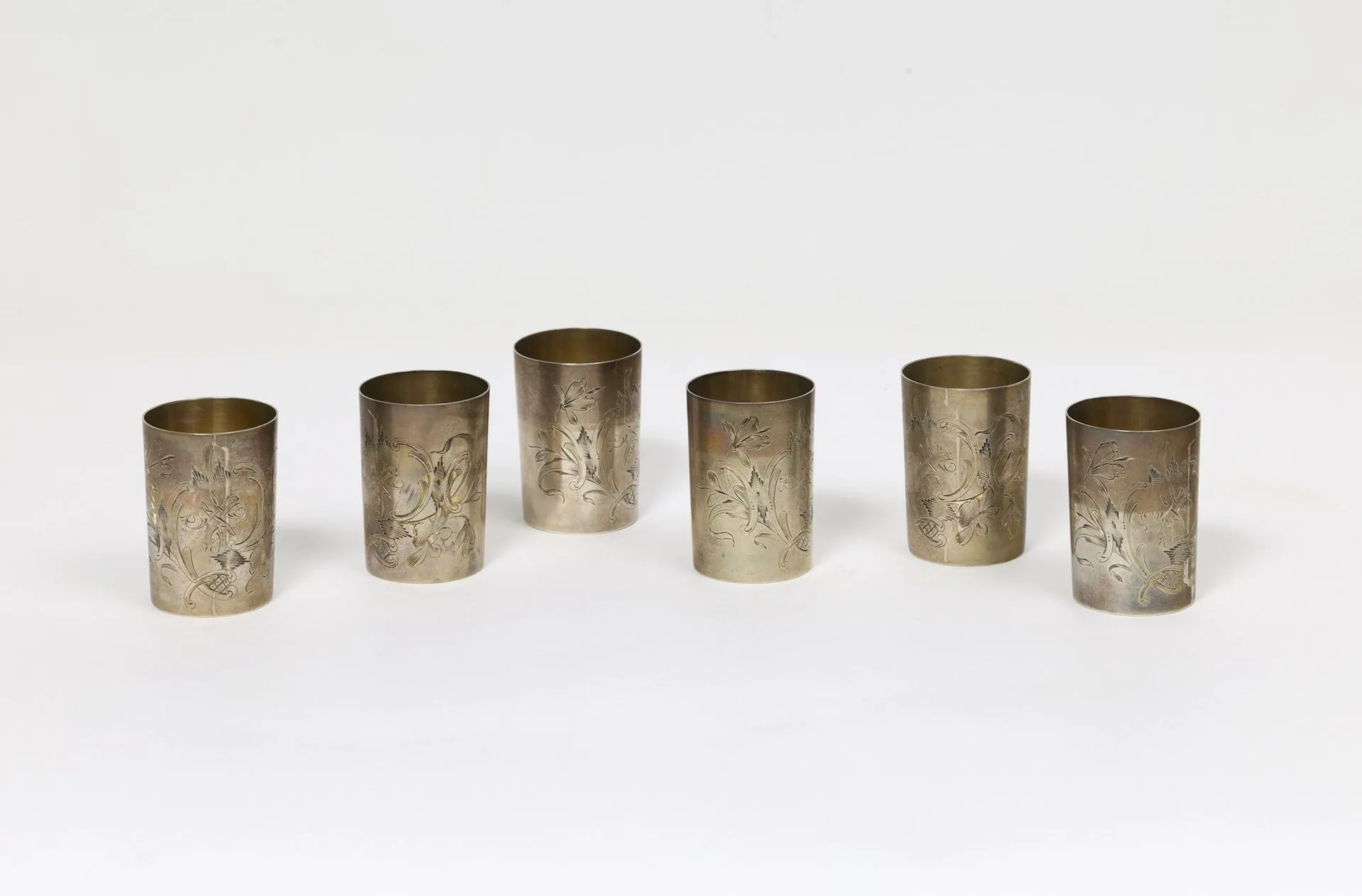 SIX GLASSES Engraved silver Hallmarks: 84 and a woman’s head turned