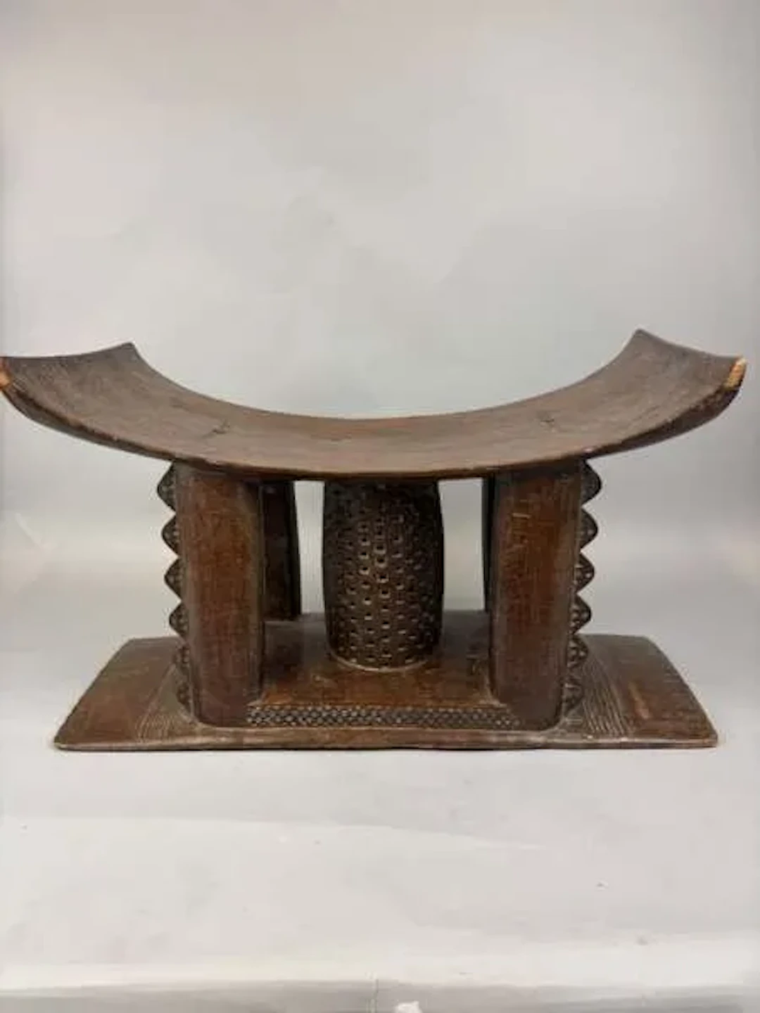 Dignitary's chair - Lot 205