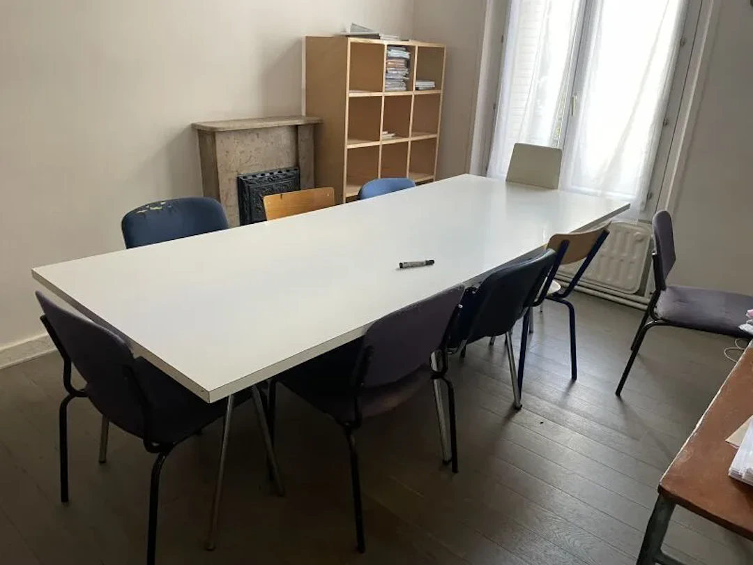 Ensemble de mobilier comprenant: - Lot 13