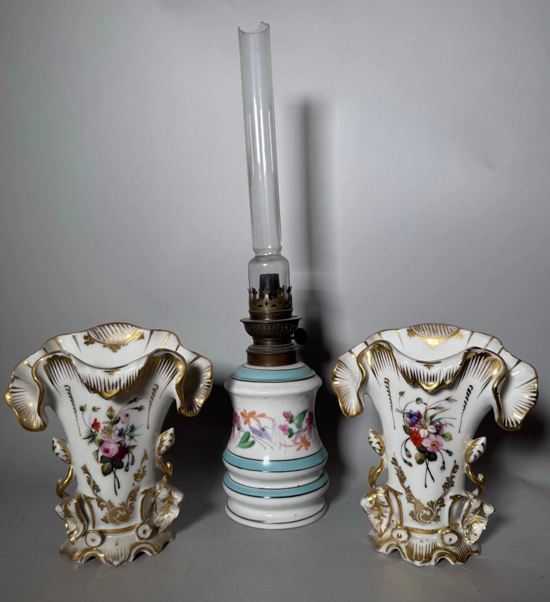 Set of decorative objects comprising: - Lot 165