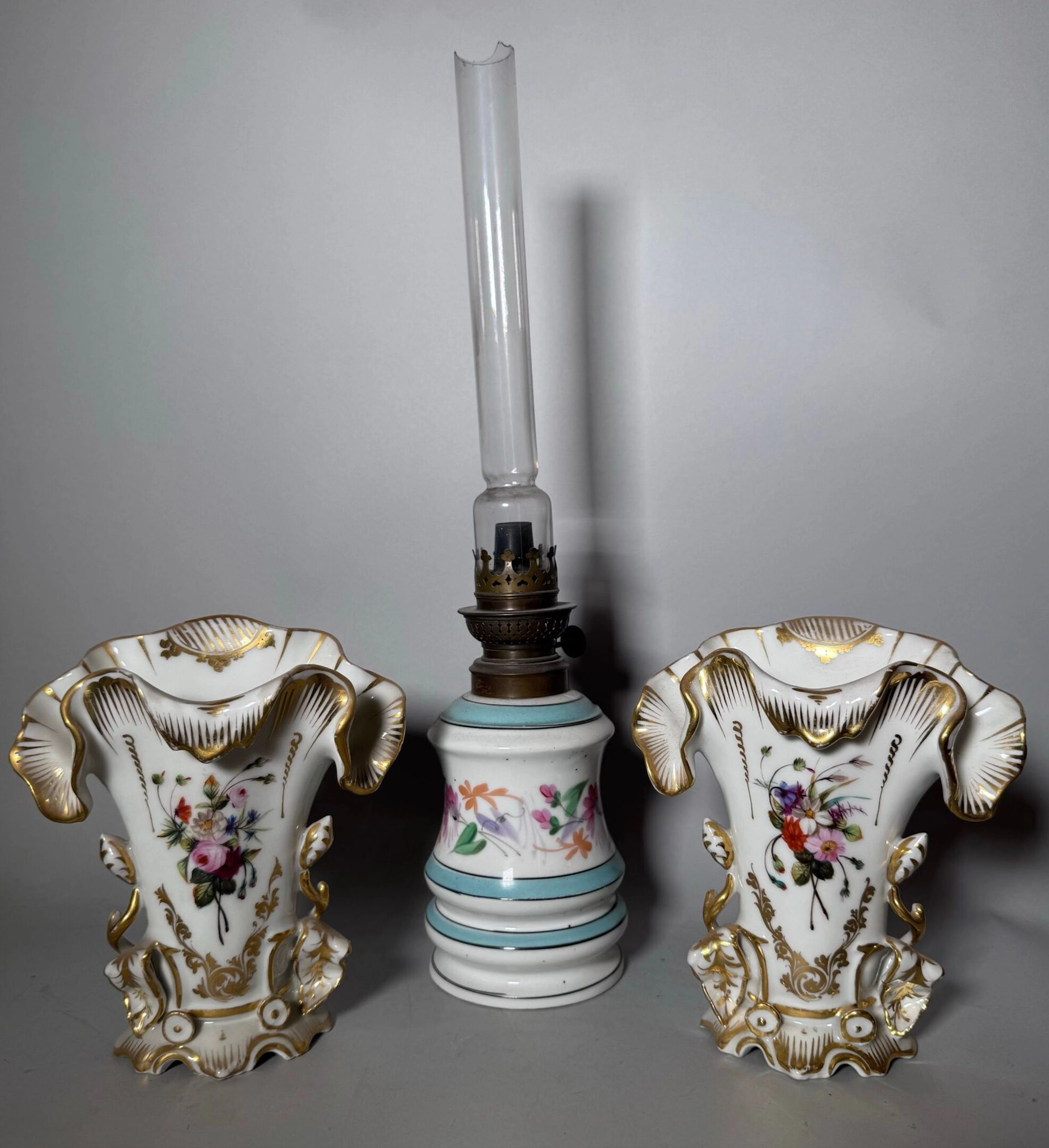 Set of decorative objects comprising: - Lot 165
