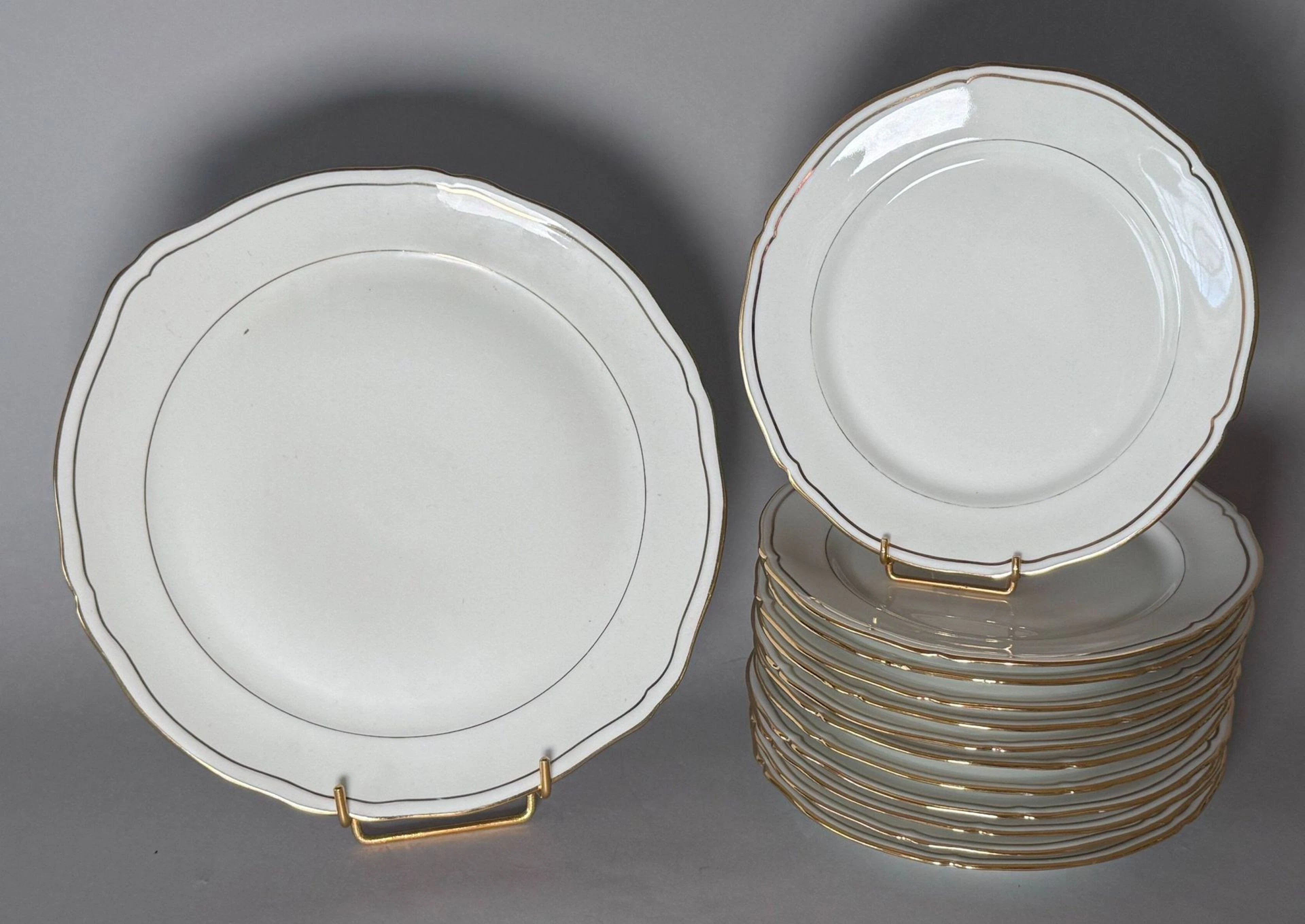 COULEUVRE PORCELAIN - Lot 224
