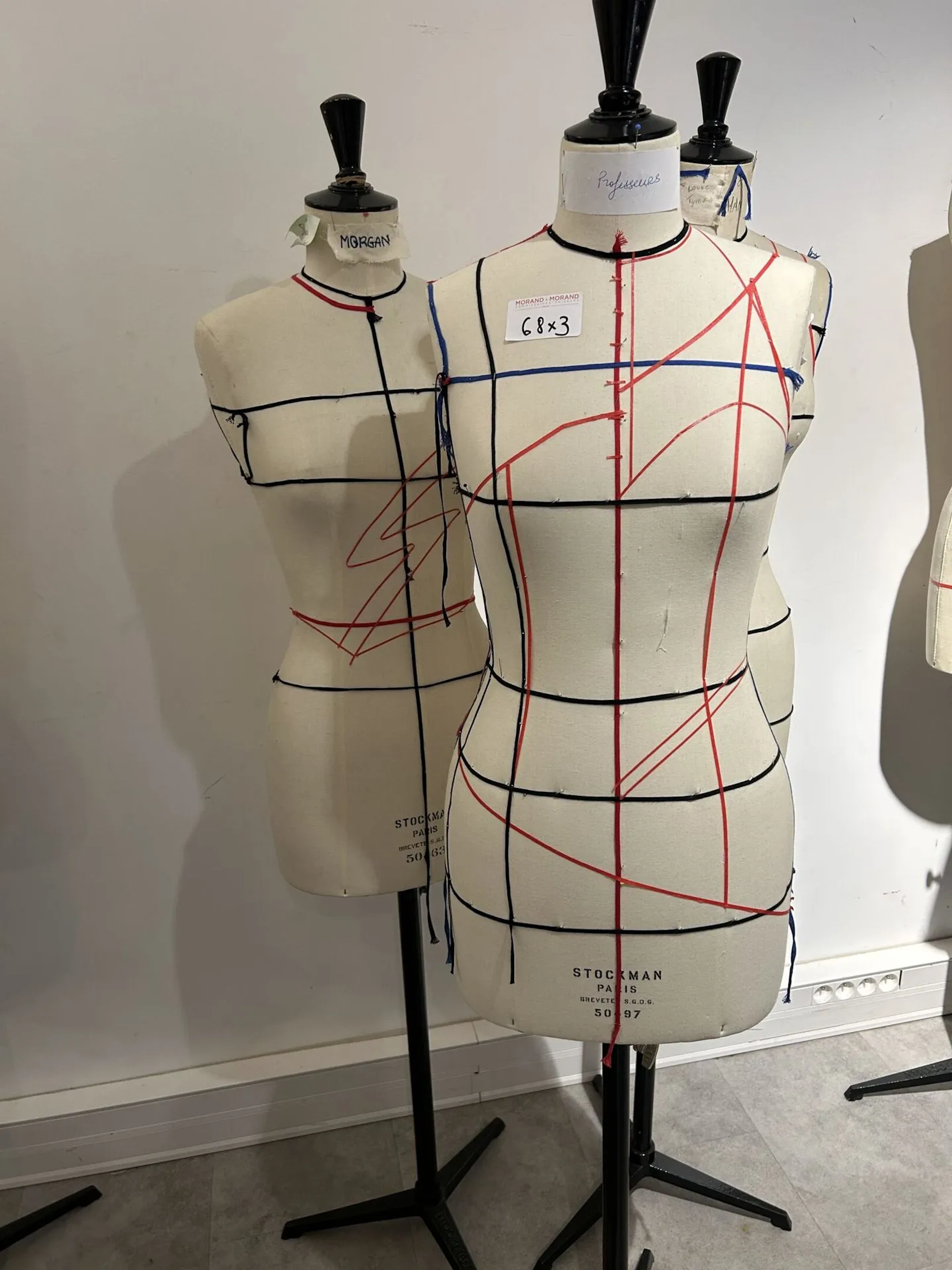 Réunion de 3 mannequins STOCKMAN en buste de femme, dont 2 m - Lot 68