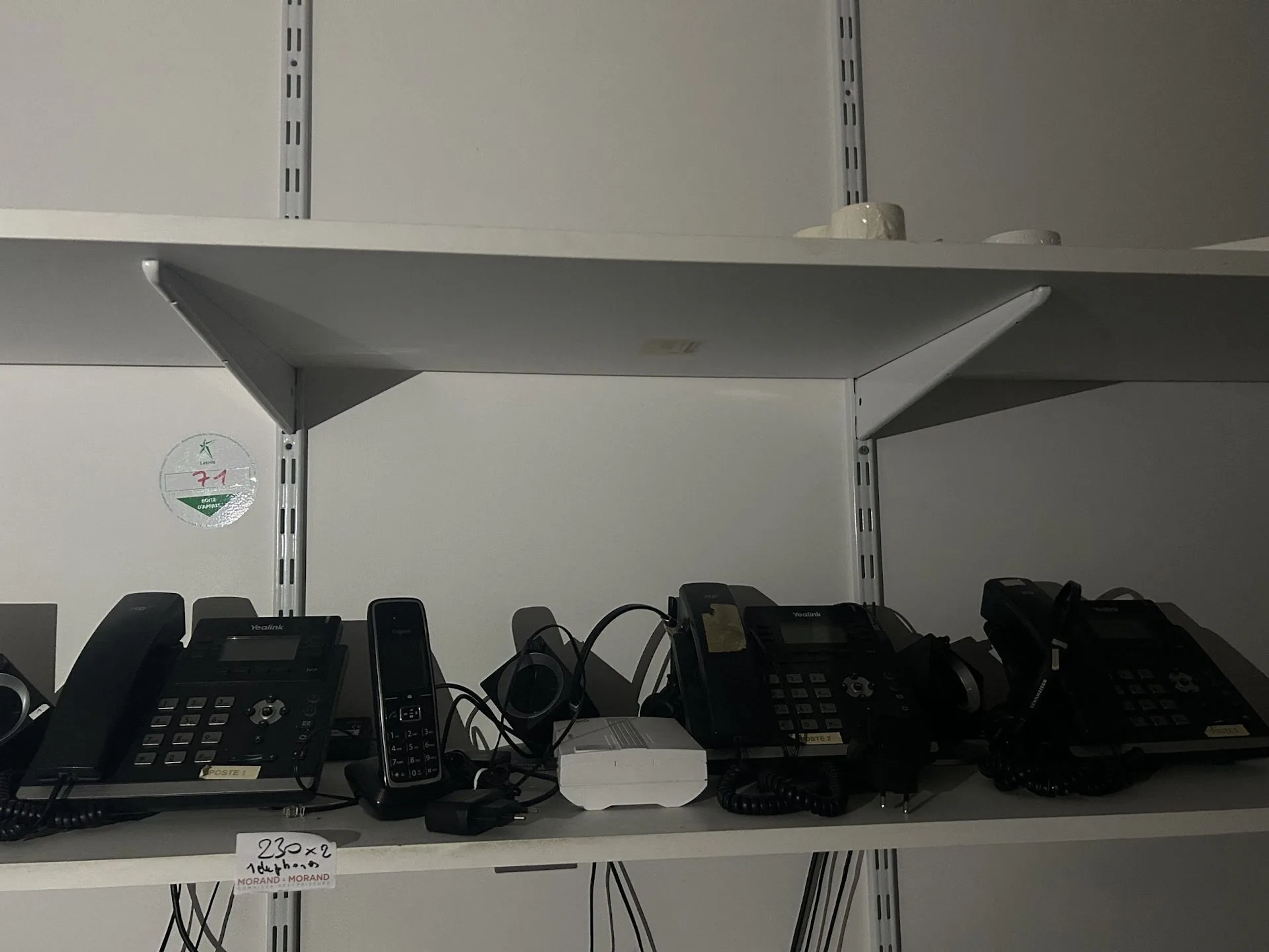 Réunion de 5 postes téléphoniques multi lignes YEALINK - Mod - Lot 230