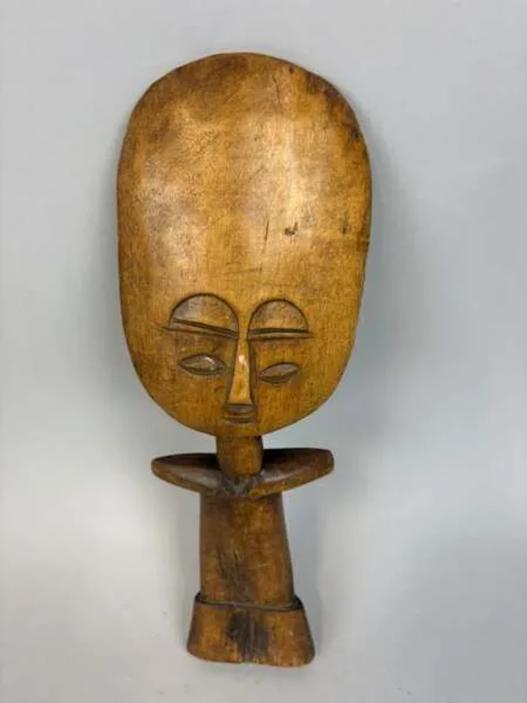 Akua'ba fertility doll carved from wood, featuring a flatten - Lot 236